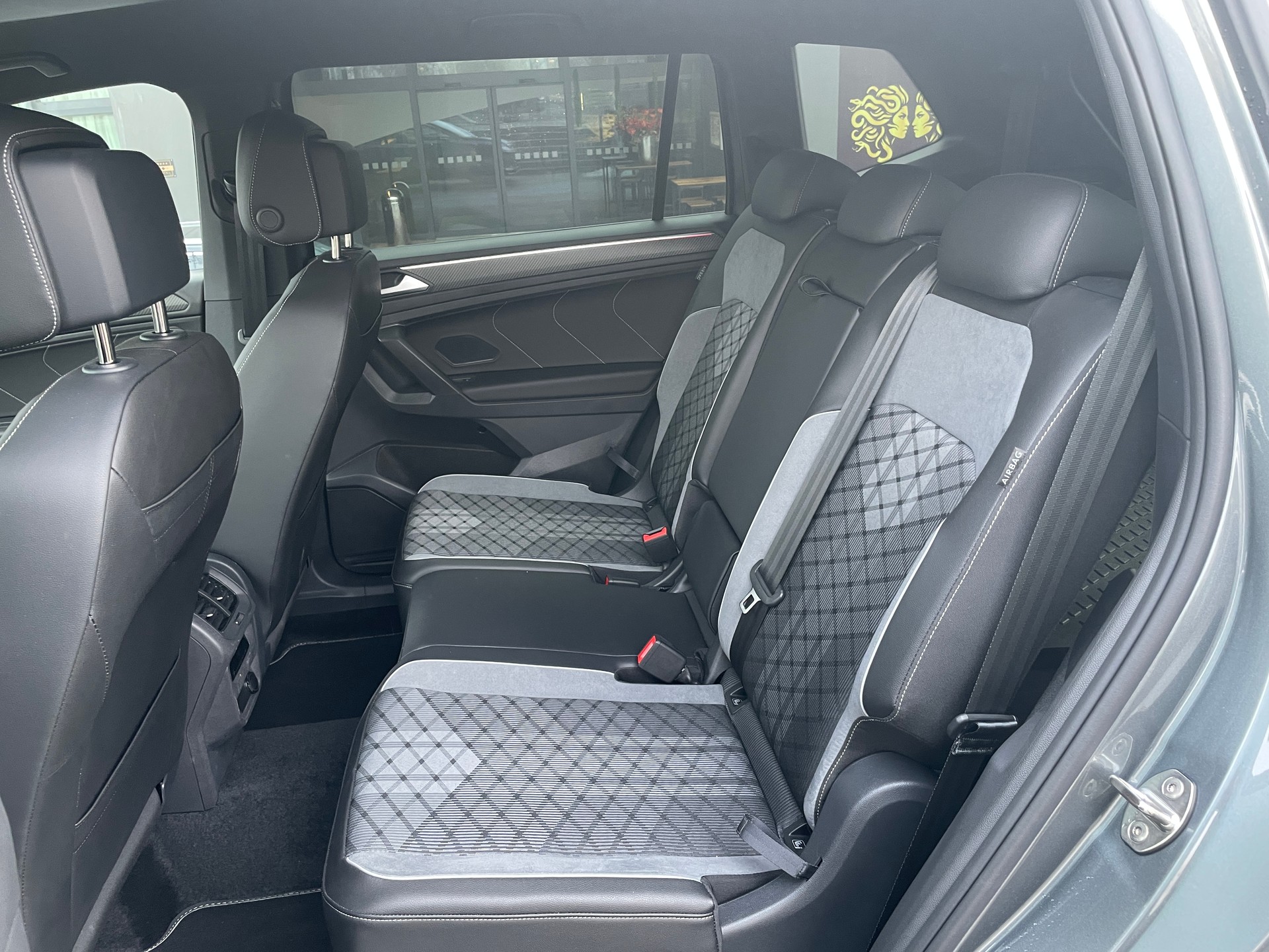 VW Tiguan 2.0TSI R-Line 4Motion DSG 7 Sitzer mit AHK-image-13