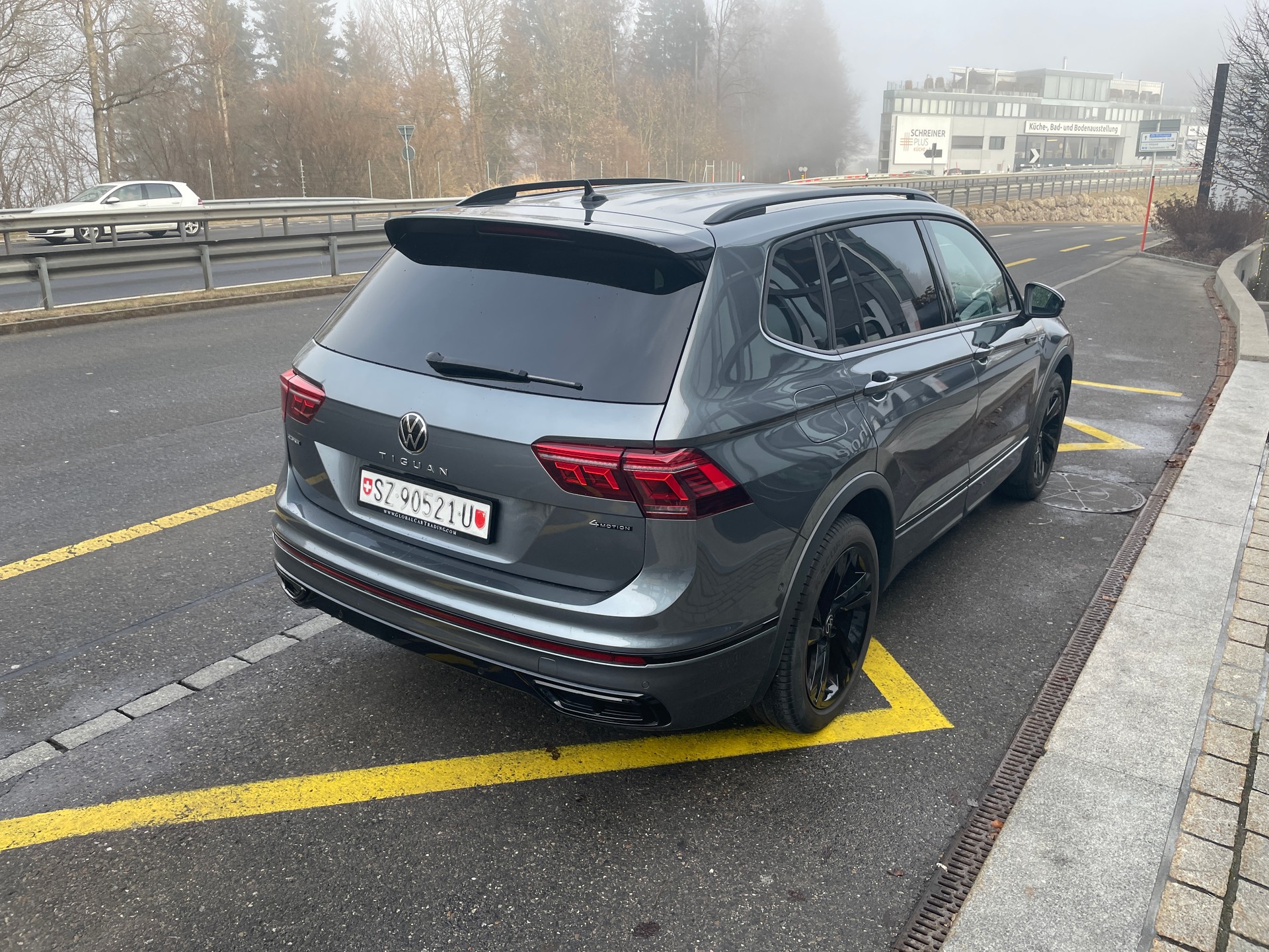 VW Tiguan 2.0TSI R-Line 4Motion DSG 7 Sitzer mit AHK-image-4