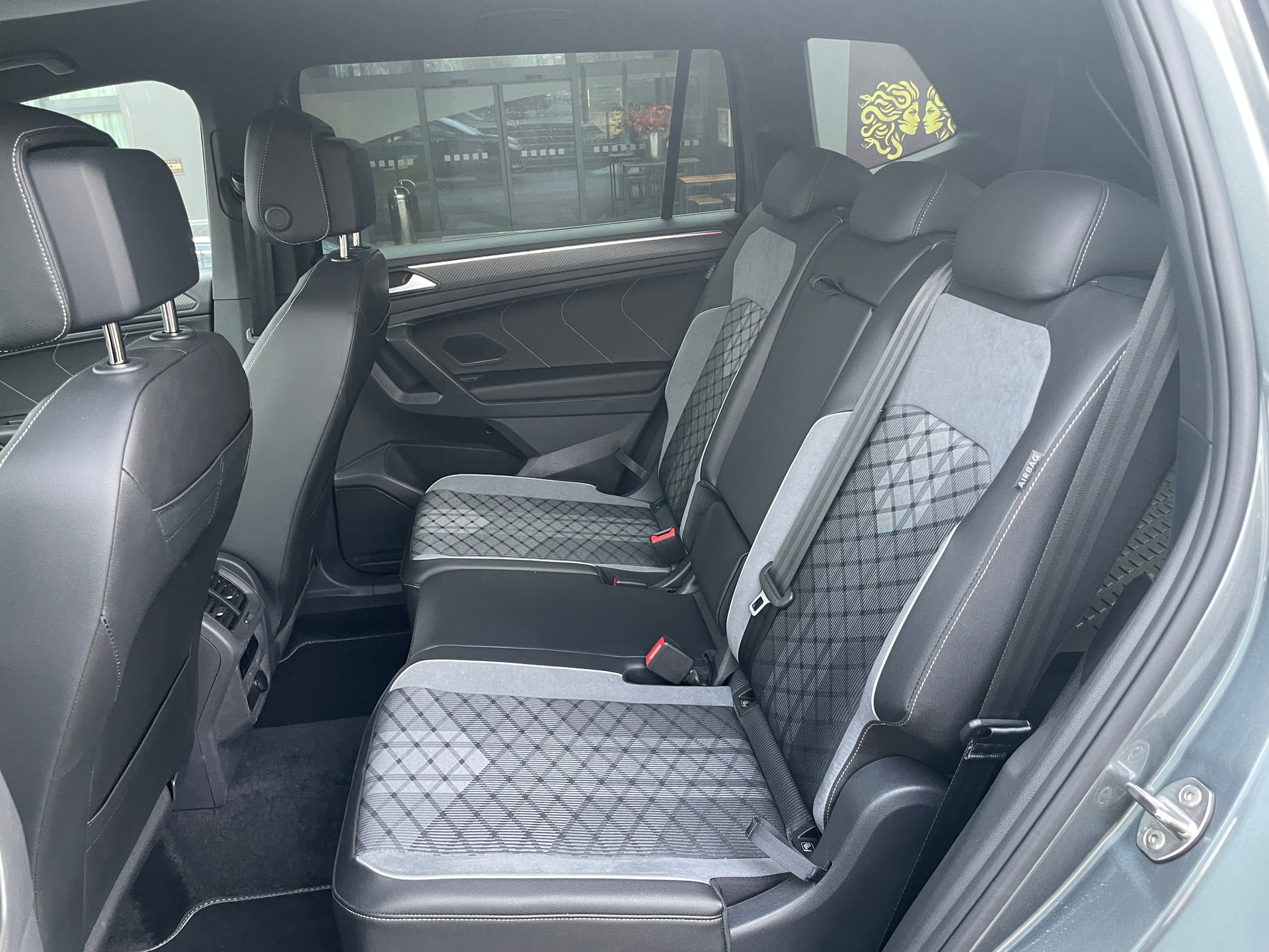 VW Tiguan 2.0TSI R-Line 4Motion DSG 7 Sitzer mit AHK-image-14
