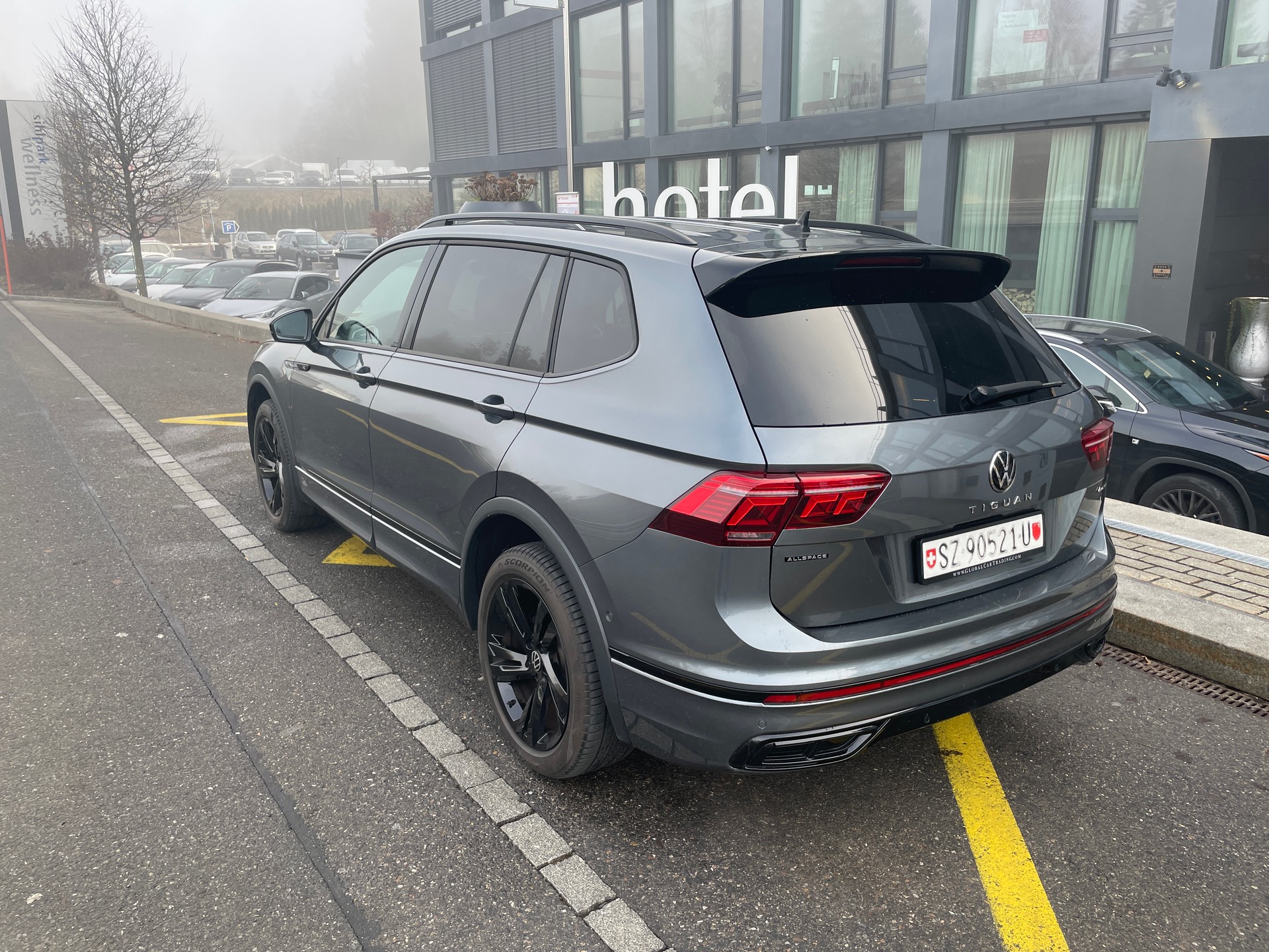 VW Tiguan 2.0TSI R-Line 4Motion DSG 7 Sitzer mit AHK-image-8