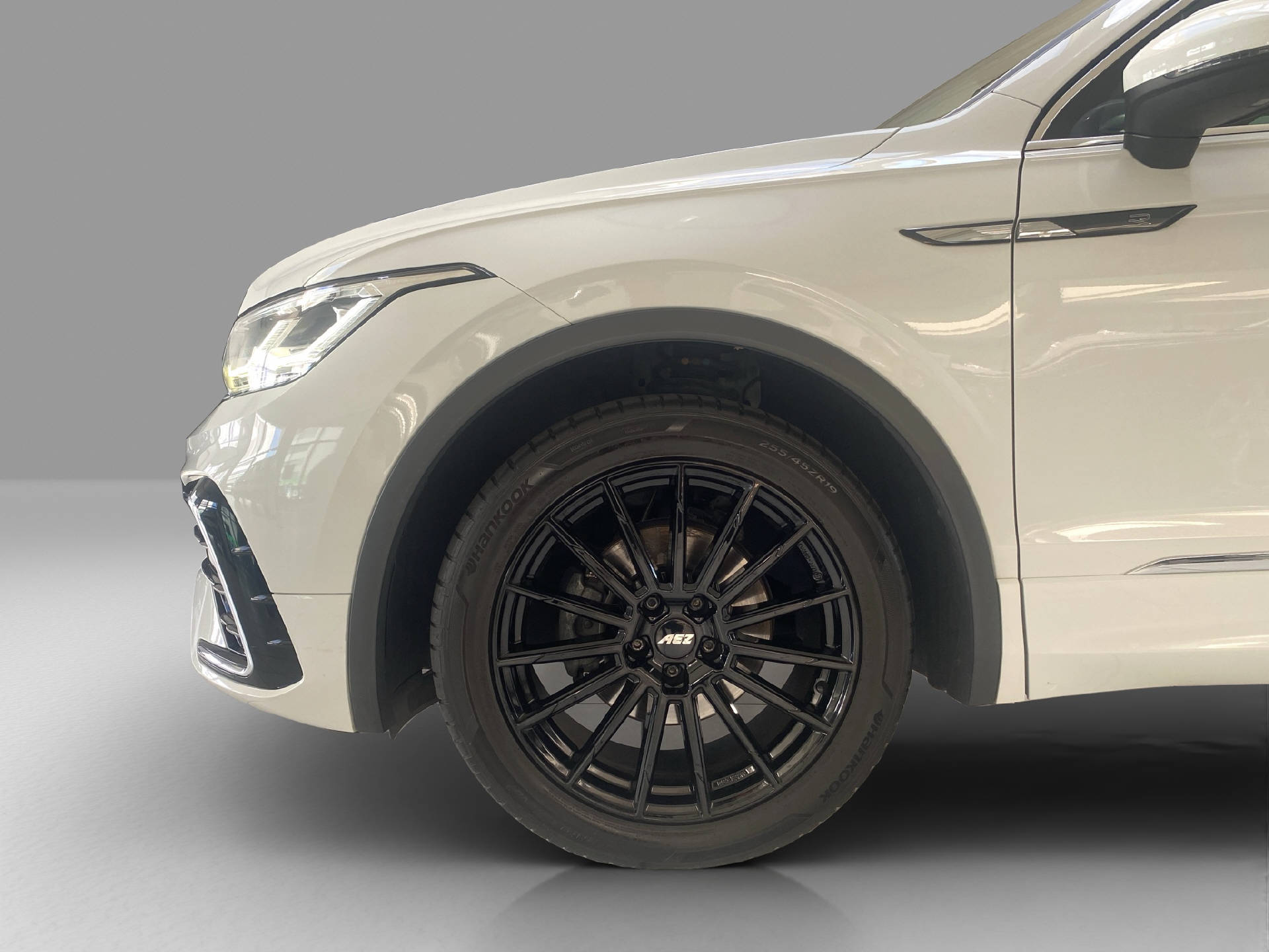 VW Tiguan 2.0 TDI SCR R-Line DSG-grid-image-thumbnail-4