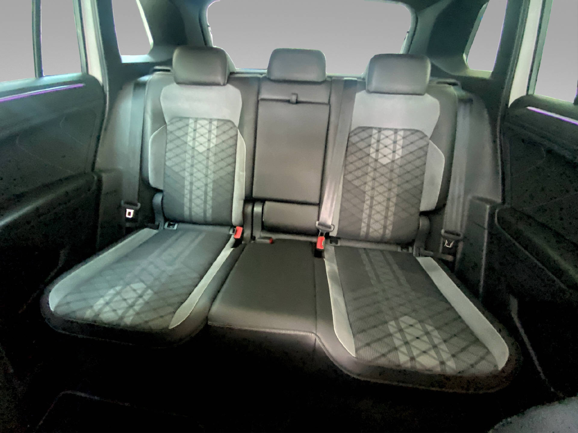 VW Tiguan 2.0 TDI SCR R-Line DSG-grid-image-thumbnail-14