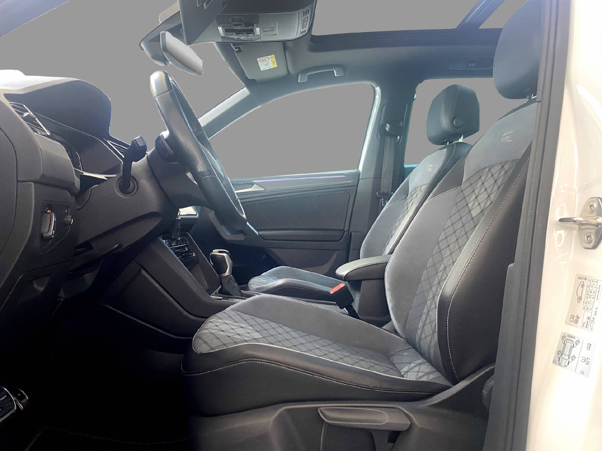 VW Tiguan 2.0 TDI SCR R-Line DSG-grid-image-thumbnail-5