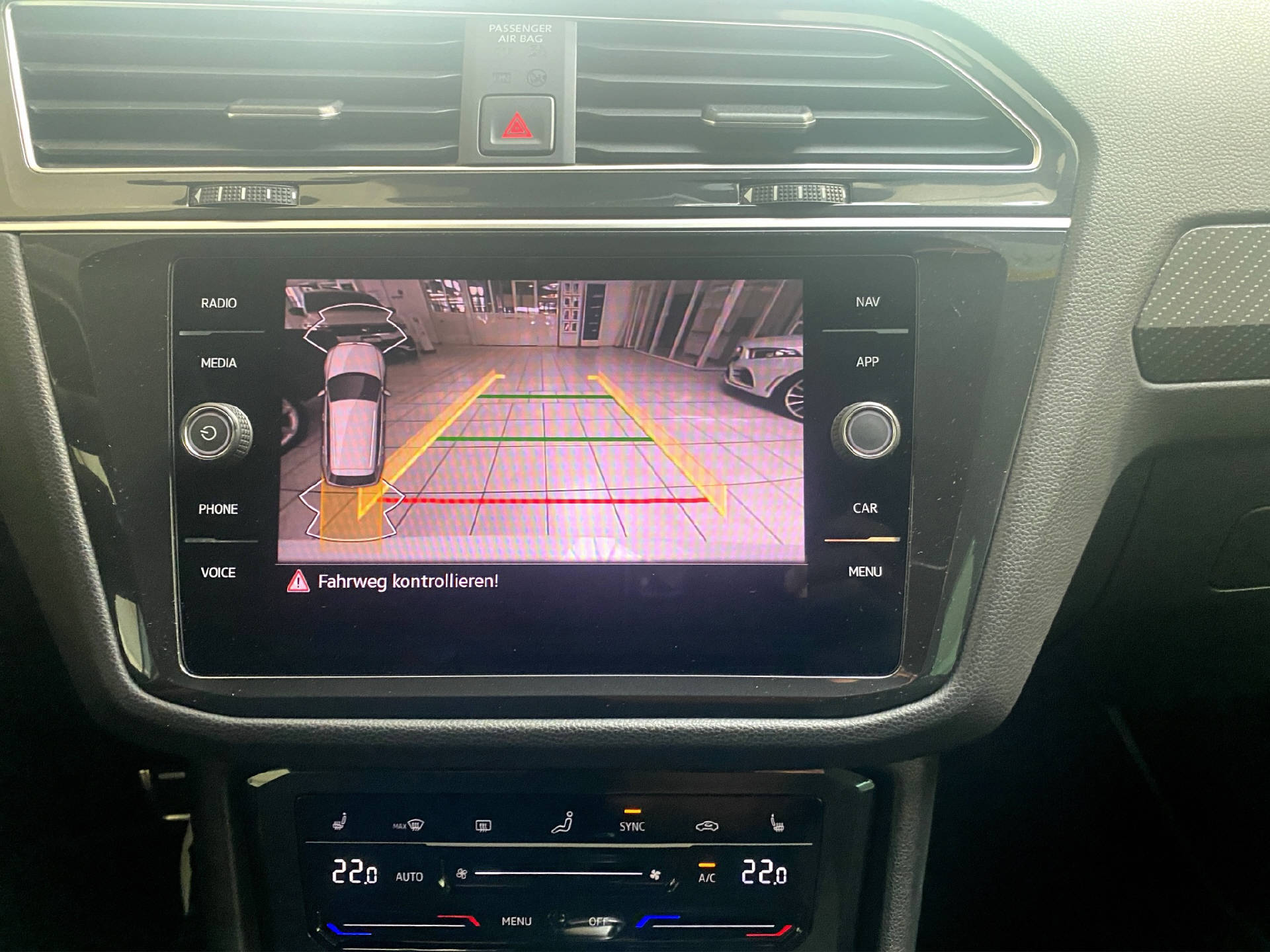 VW Tiguan 2.0 TDI SCR R-Line DSG-grid-image-thumbnail-11