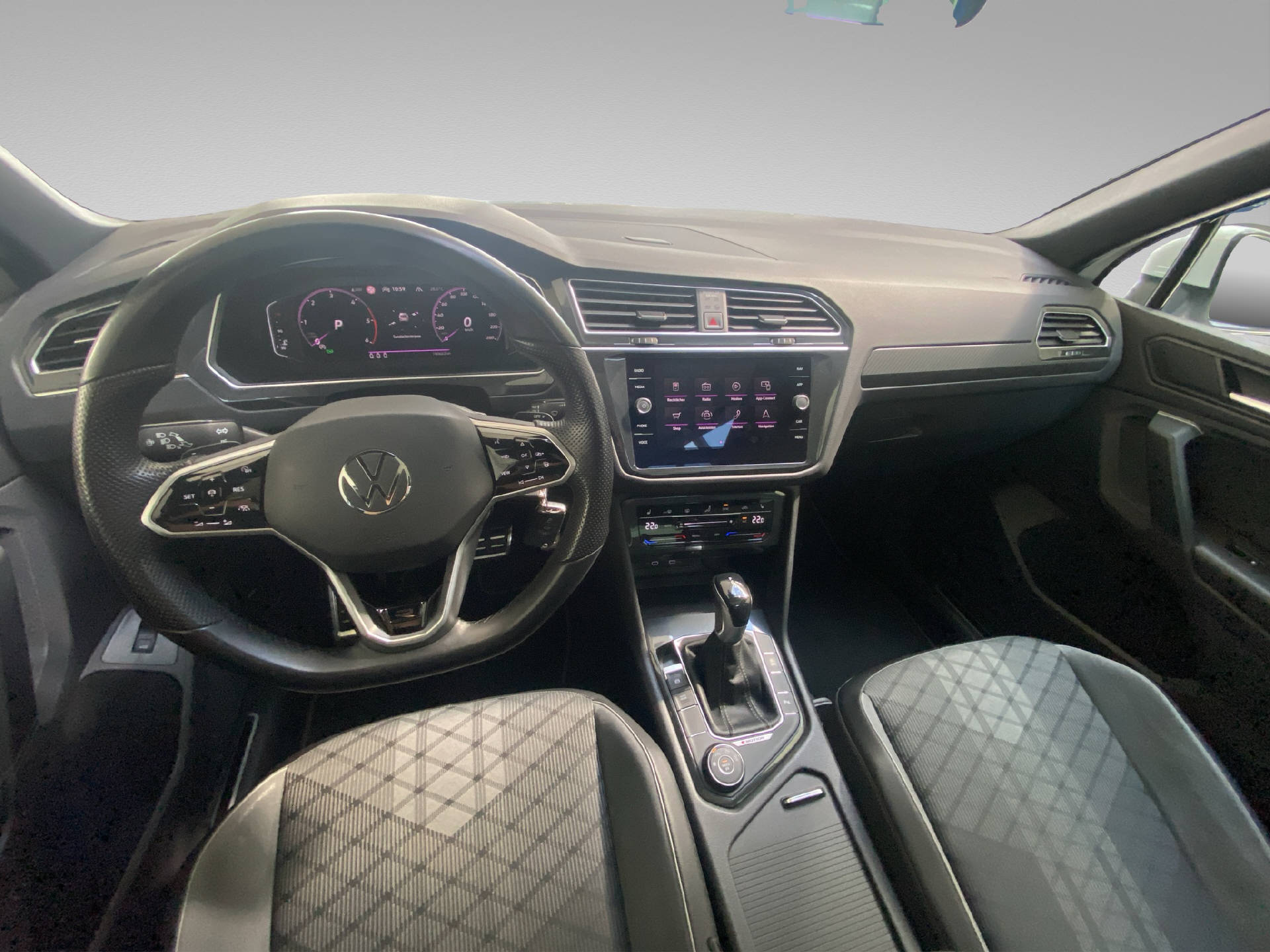 VW Tiguan 2.0 TDI SCR R-Line DSG-grid-image-thumbnail-6