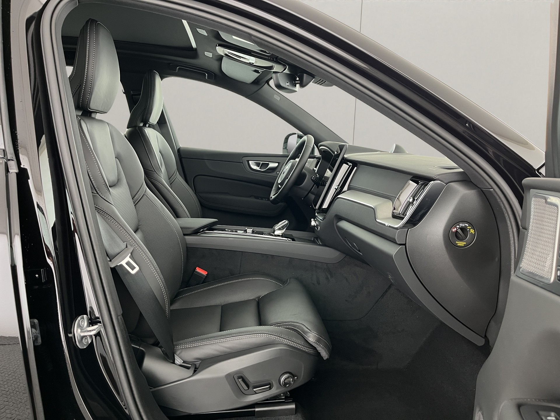 VOLVO XC60 2.0 T8 TE Black Edition eAWD-image-13