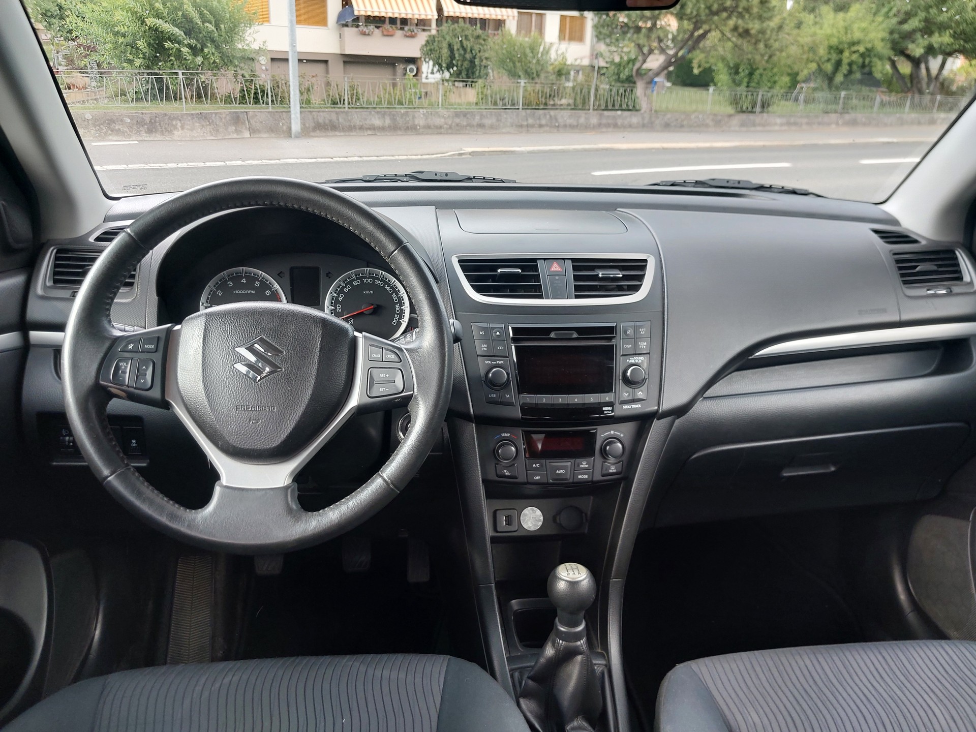 SUZUKI Swift 1.2i 16V GL Top 4x4-image-4