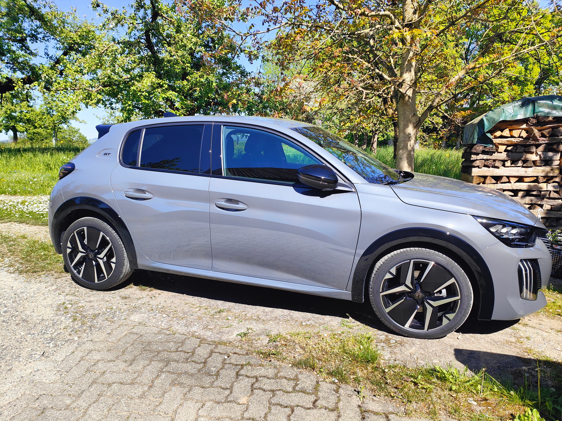 PEUGEOT 1.2 Hybrid 145 GT-image-1