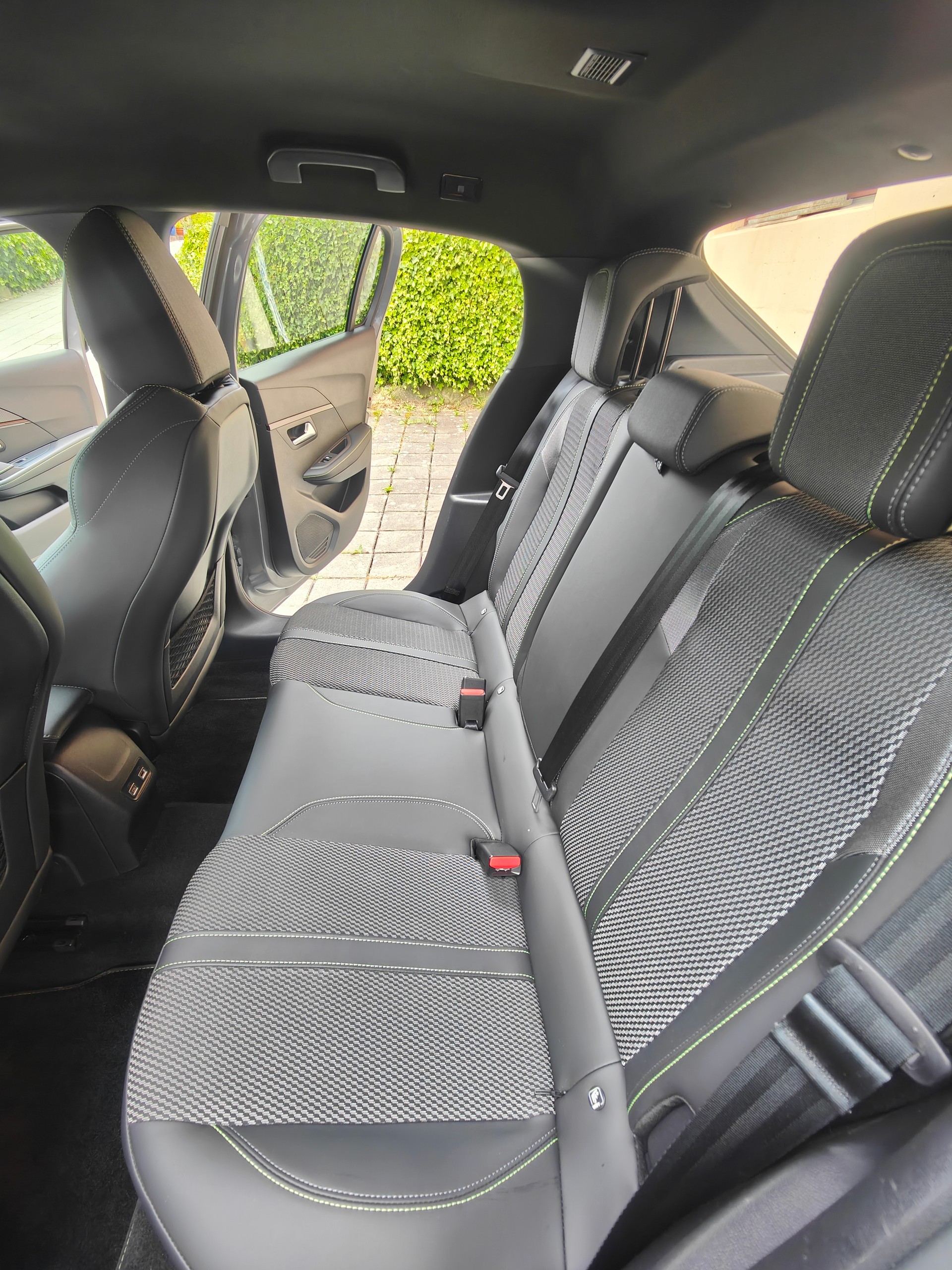 PEUGEOT 1.2 Hybrid 145 GT-image-5