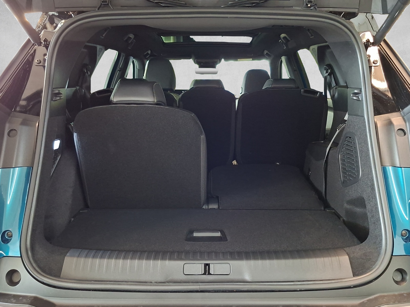 PEUGEOT 5008 1.6 PHEV 225 GT Exclusive-image-12