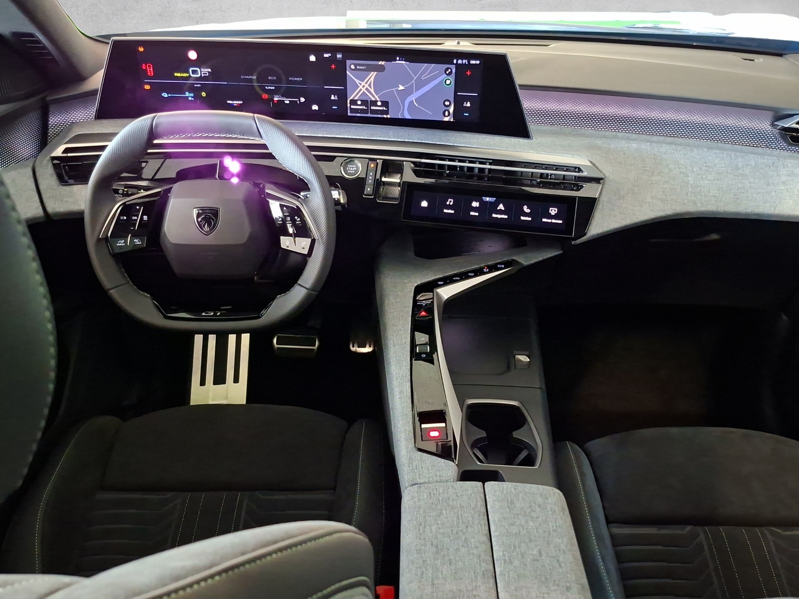 PEUGEOT 5008 1.6 PHEV 225 GT Exclusive-image-9
