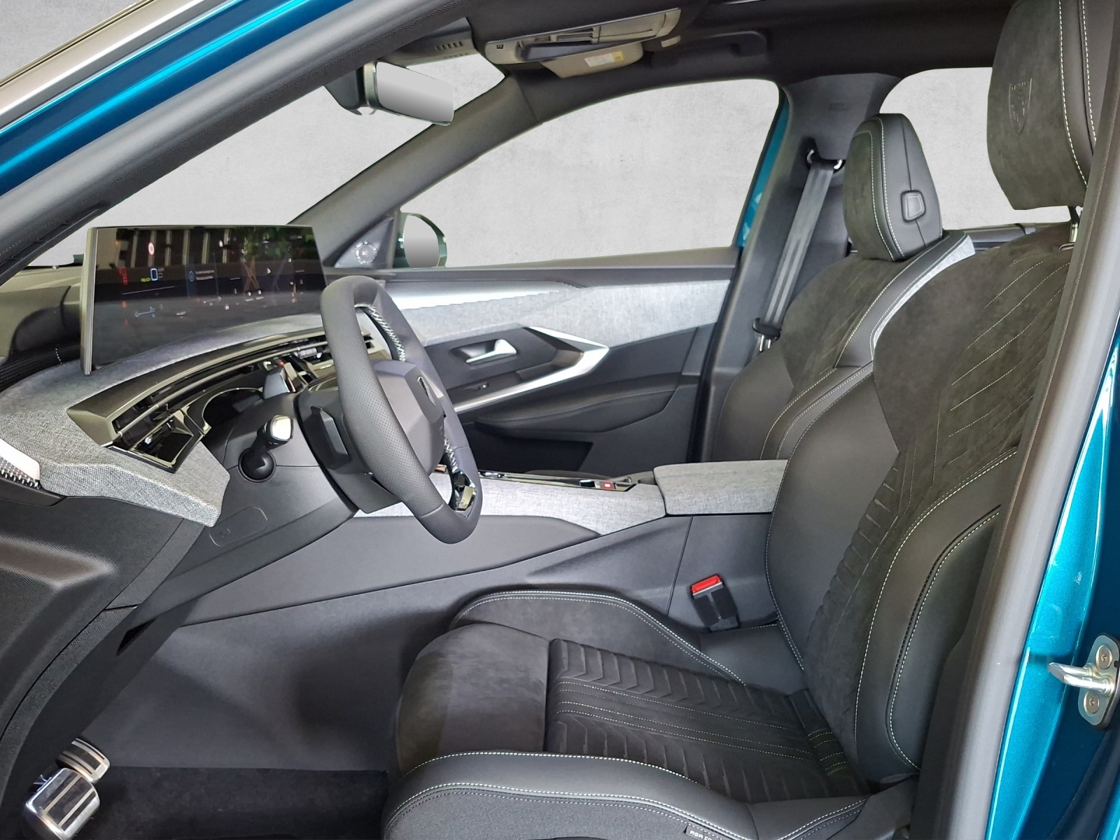 PEUGEOT 5008 1.6 PHEV 225 GT Exclusive-image-14