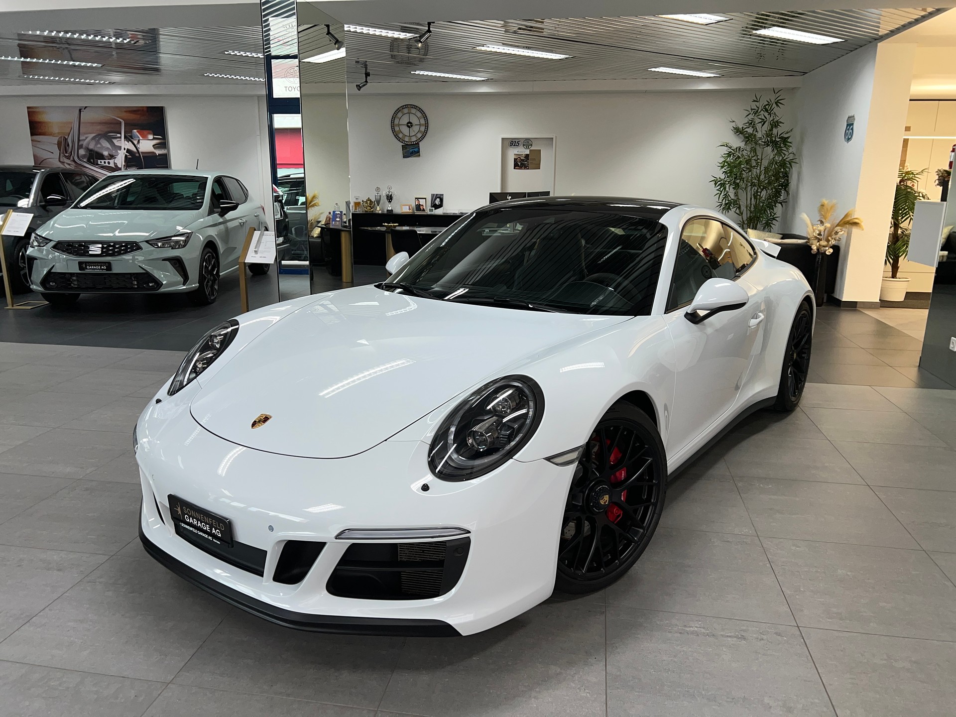 PORSCHE 911 Carrera GTS PDK-showroom-element-2