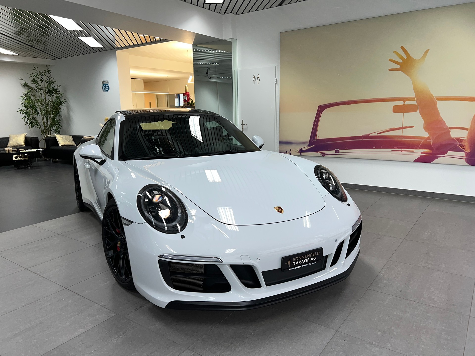PORSCHE 911 Carrera GTS PDK-showroom-element-1