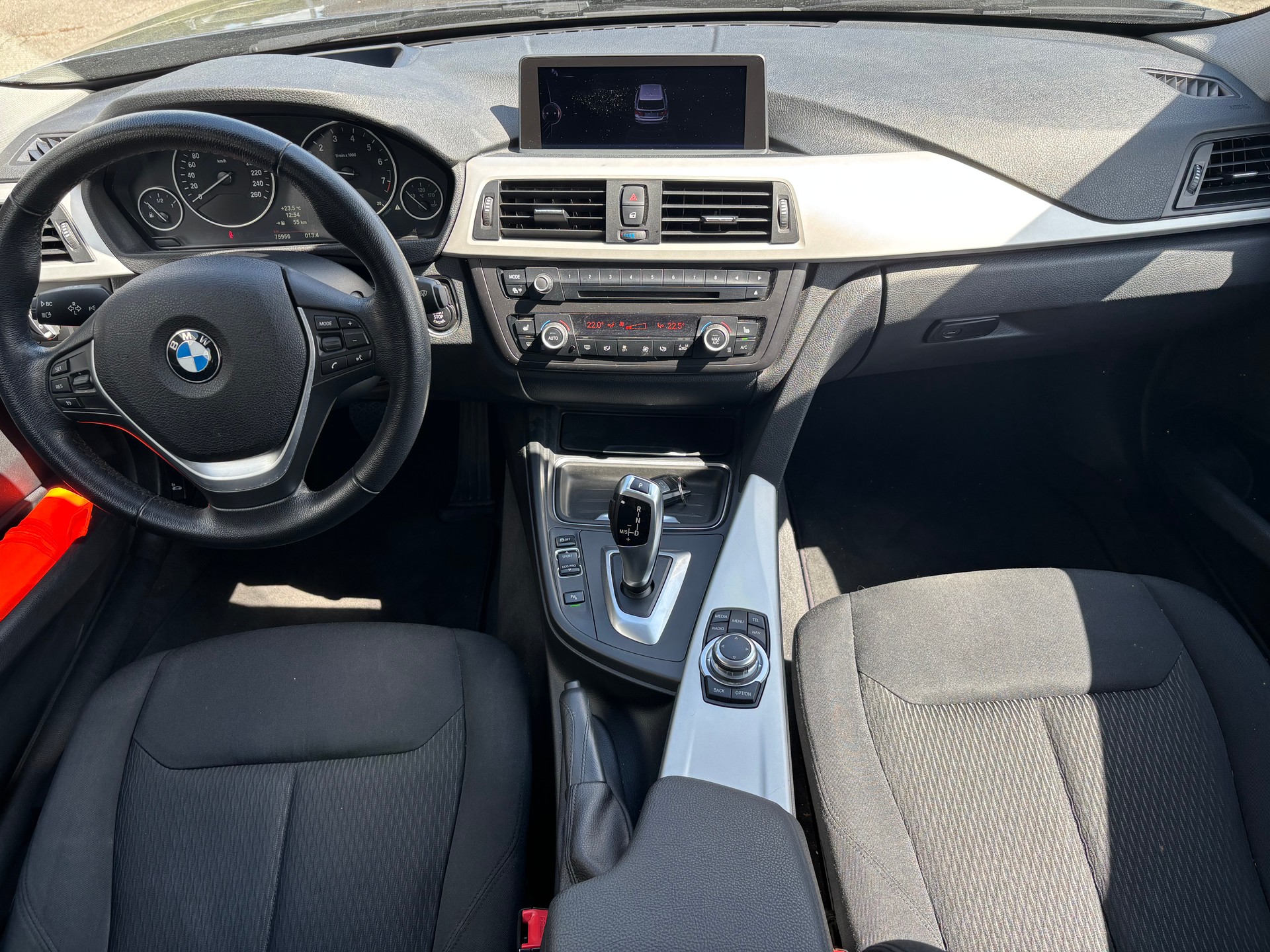 BMW 320i Touring Steptronic-image-2