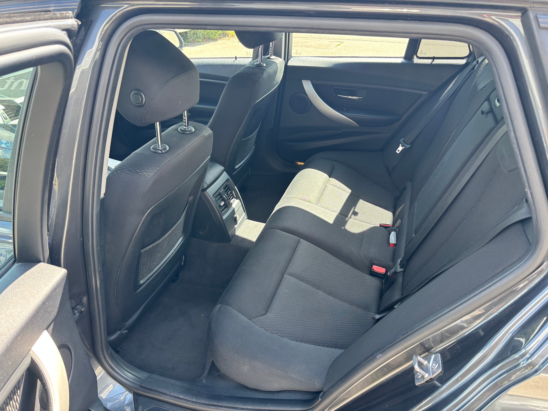 BMW 320i Touring Steptronic-image-7