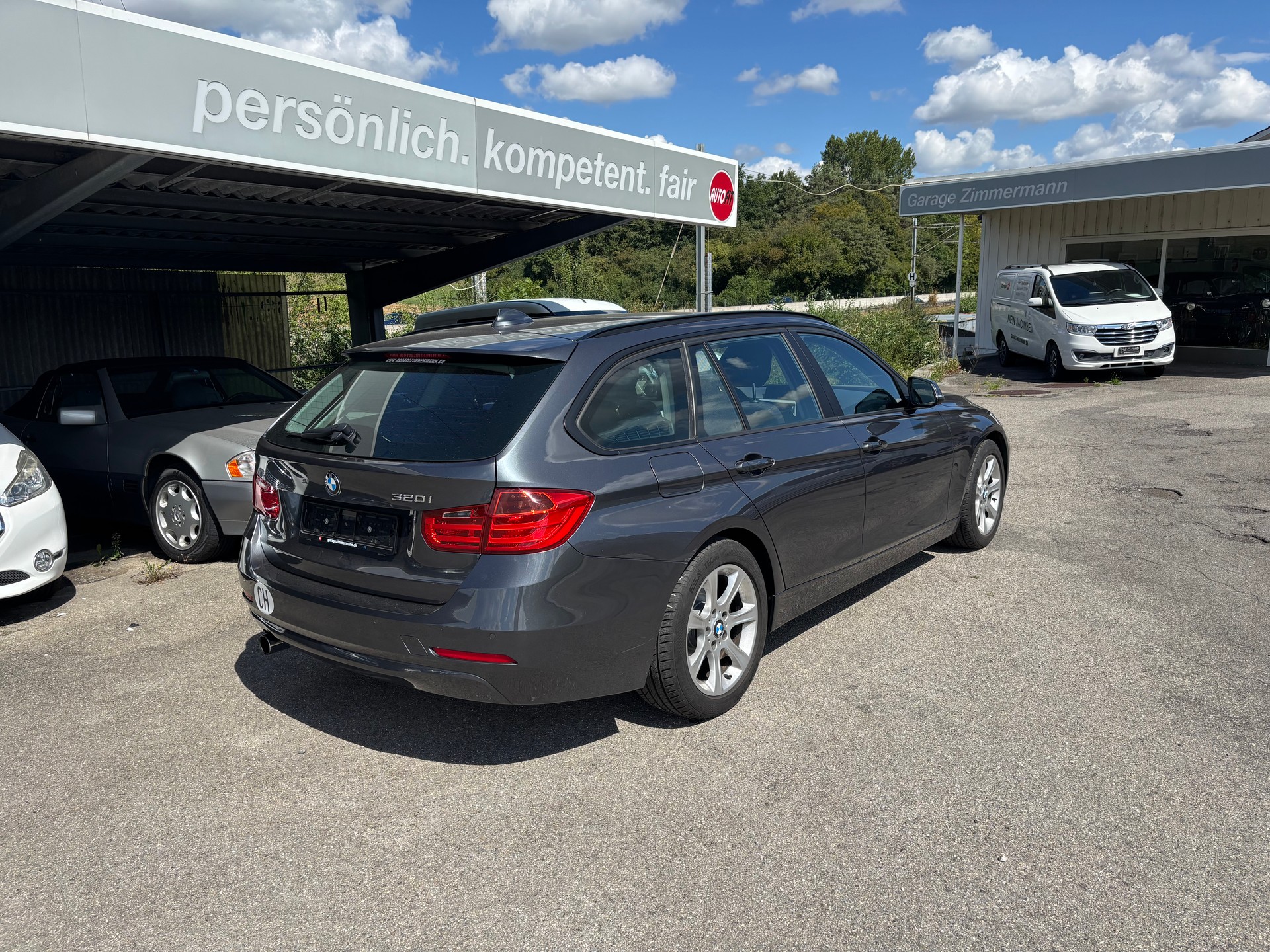 BMW 320i Touring Steptronic-image-1