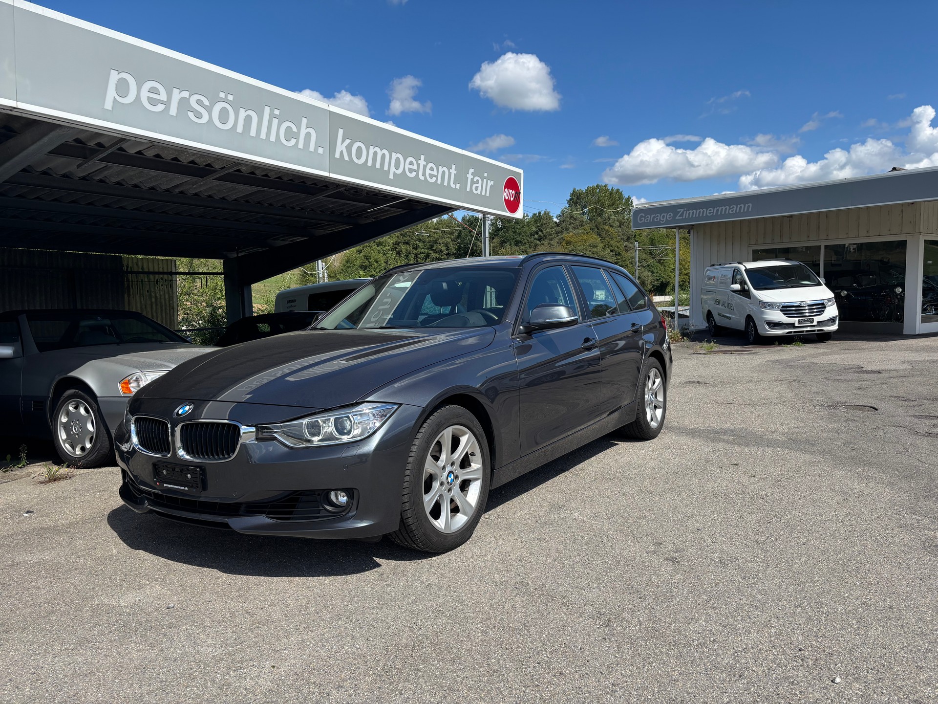 BMW 320i Touring Steptronic-image-0