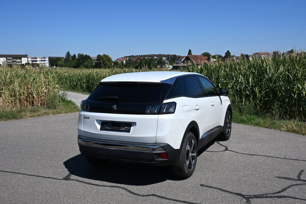 PEUGEOT 3008 1.2 PureTech Allure EAT8-image-2