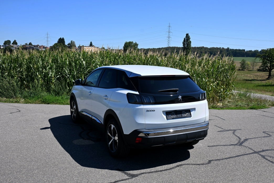 PEUGEOT 3008 1.2 PureTech Allure EAT8-image-3