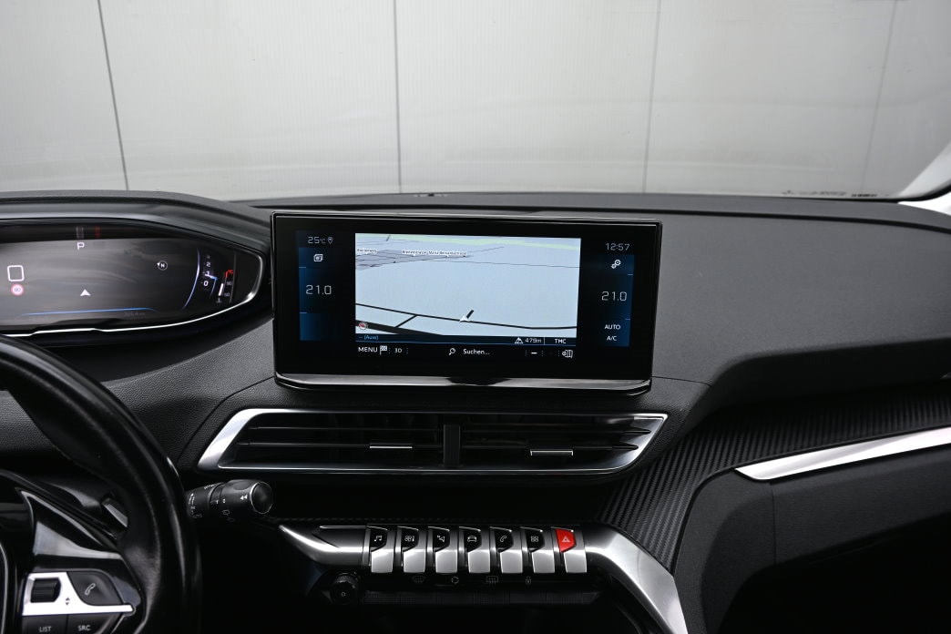 PEUGEOT 3008 1.2 PureTech Allure EAT8-image-10