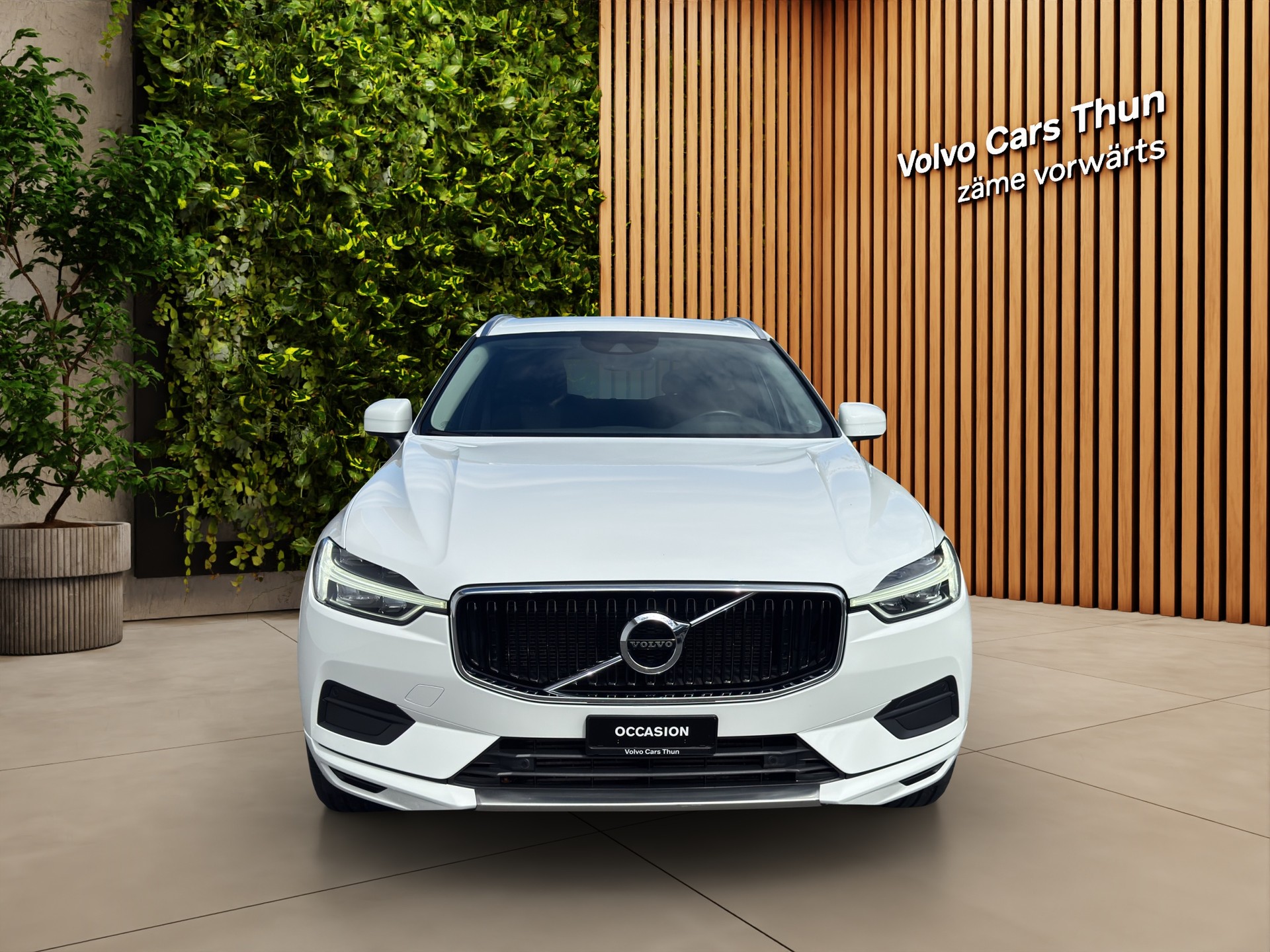VOLVO XC60 2.0 T5 Momentum AWD-showroom-element-1