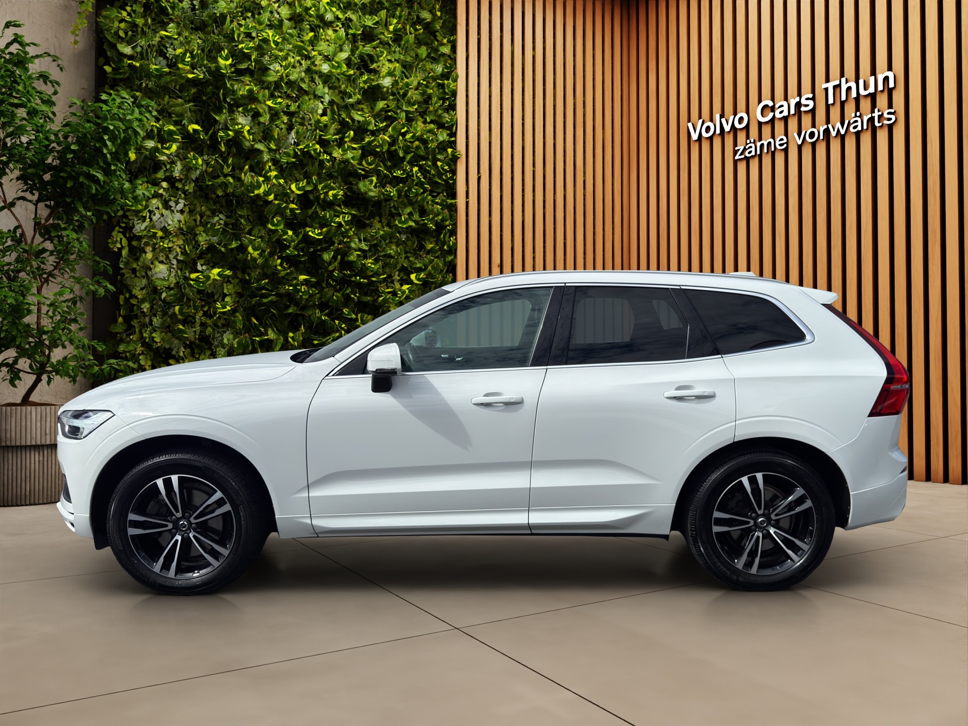 VOLVO XC60 2.0 T5 Momentum AWD-image-4
