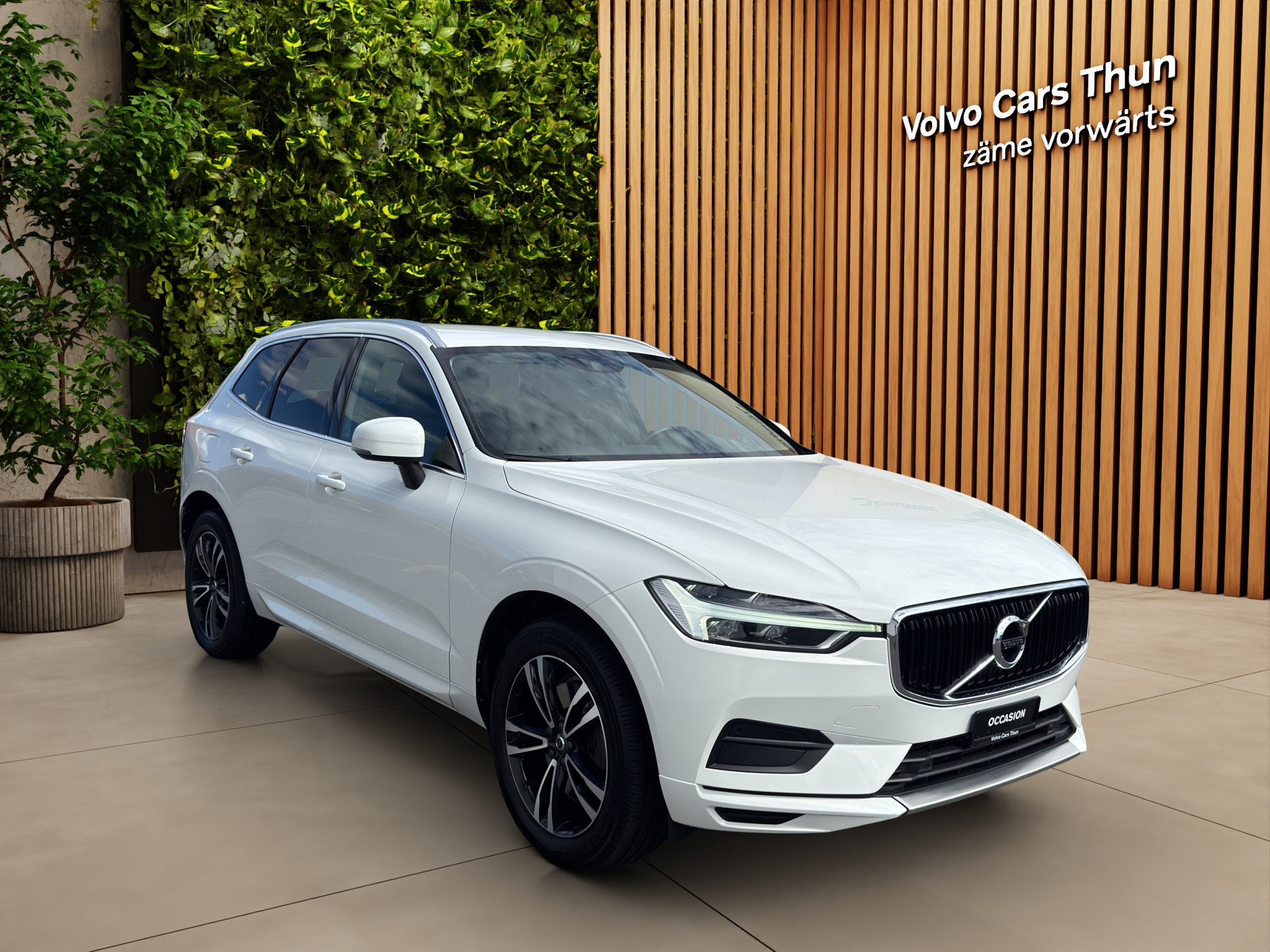 VOLVO XC60 2.0 T5 Momentum AWD-showroom-element-2
