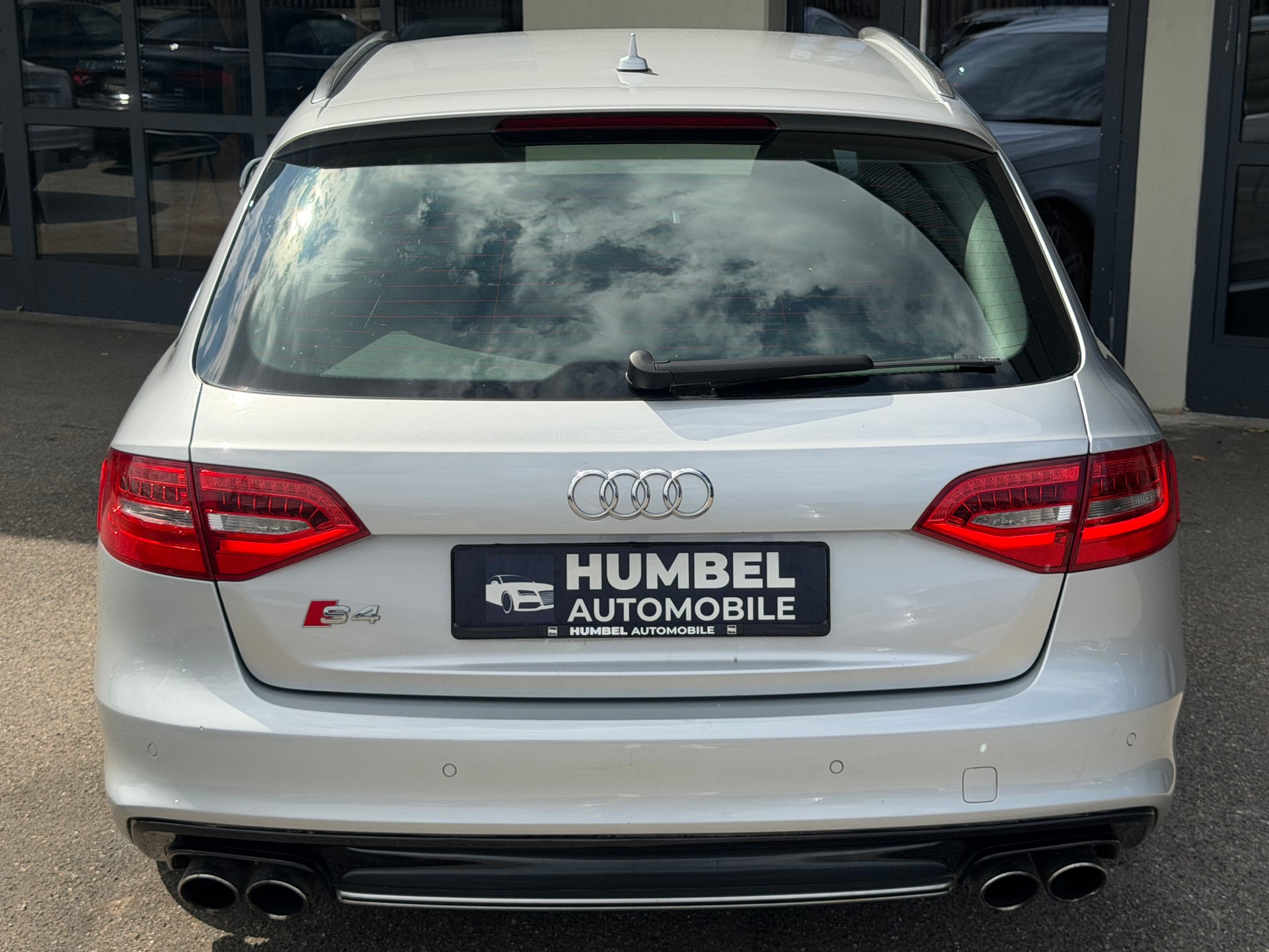 AUDI S4 Avant 3.0 TFSI quattro S-tronic-image-3