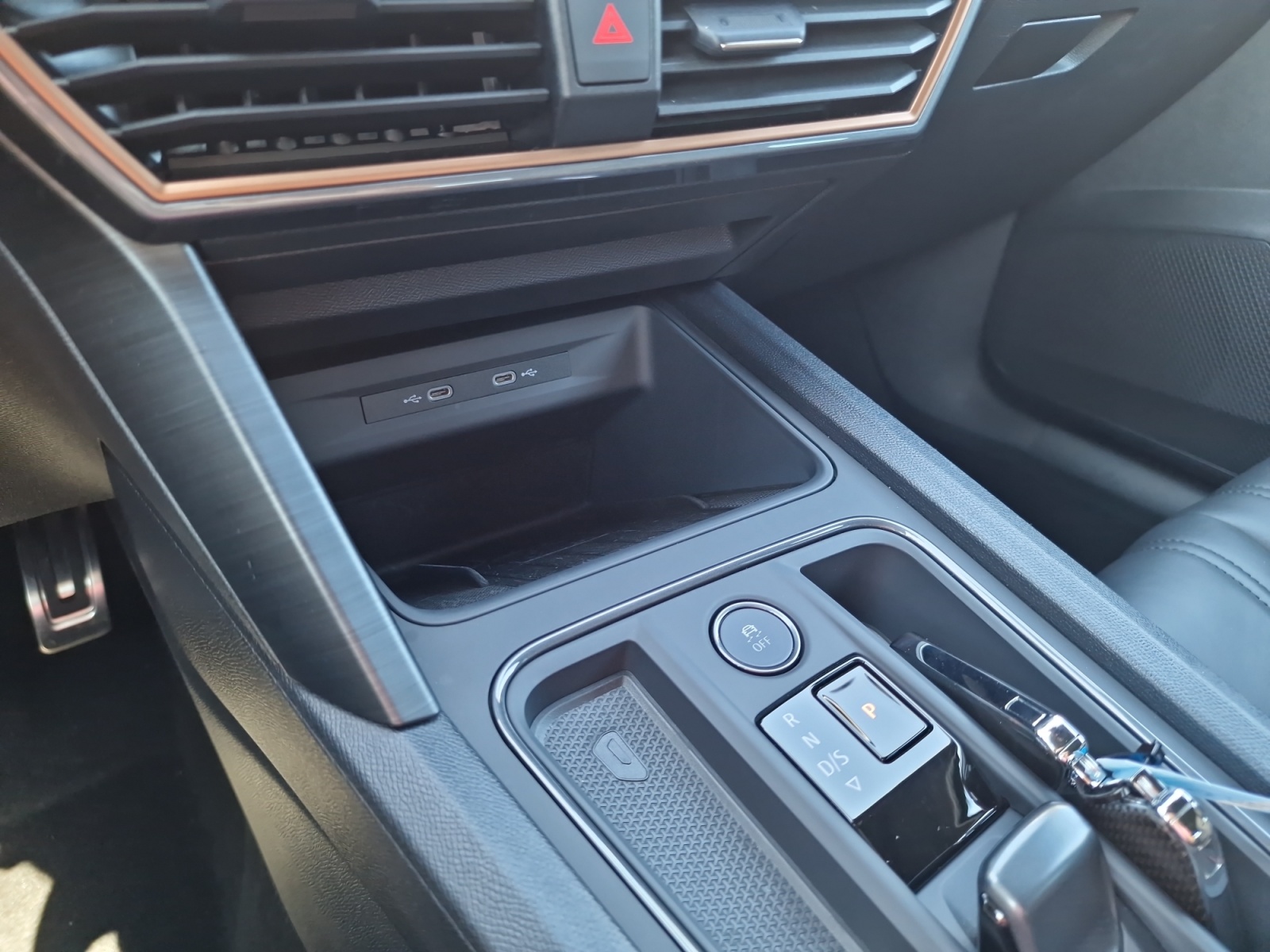 CUPRA LEON ST 2.0 TSI VZ DSG 4Drive AHK-image-14