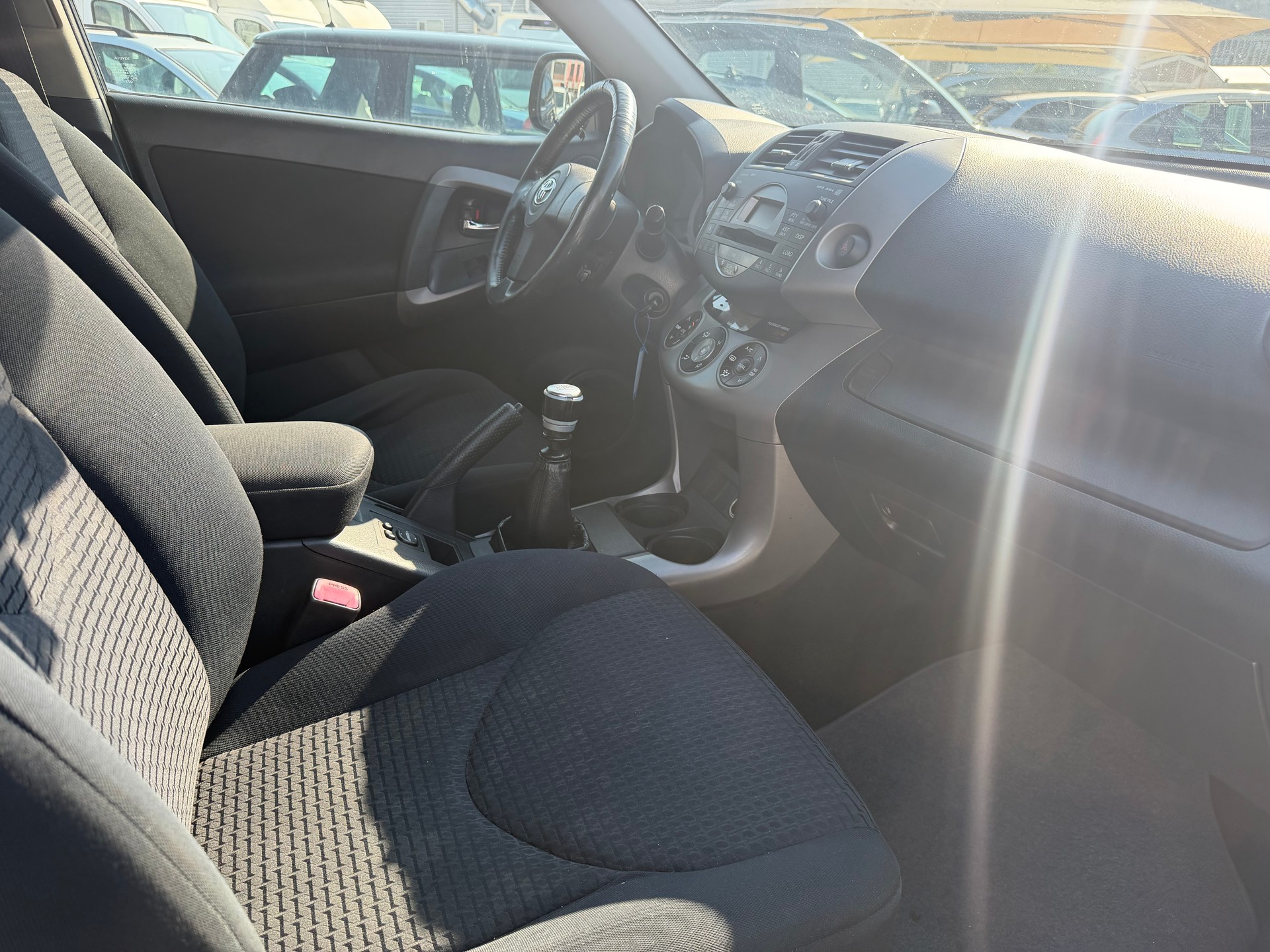 TOYOTA RAV-4 2.2D-4 D Linea Sol-image-5