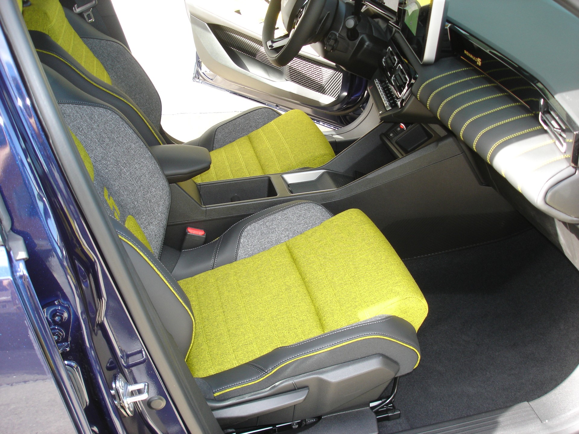 RENAULT R5 E-Tech Comfort Range 52 kWh Iconic Five-image-9