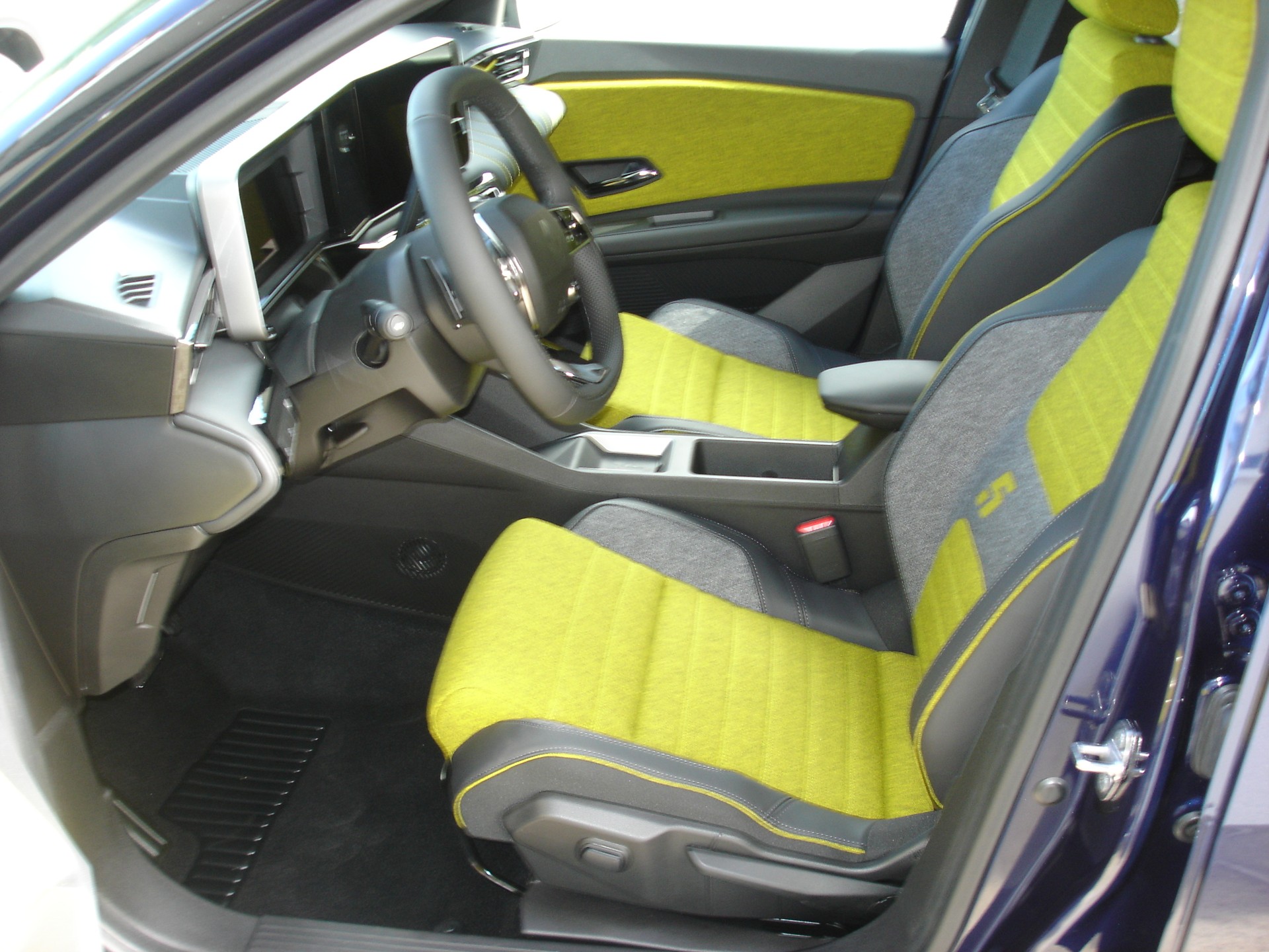 RENAULT R5 E-Tech Comfort Range 52 kWh Iconic Five-image-12