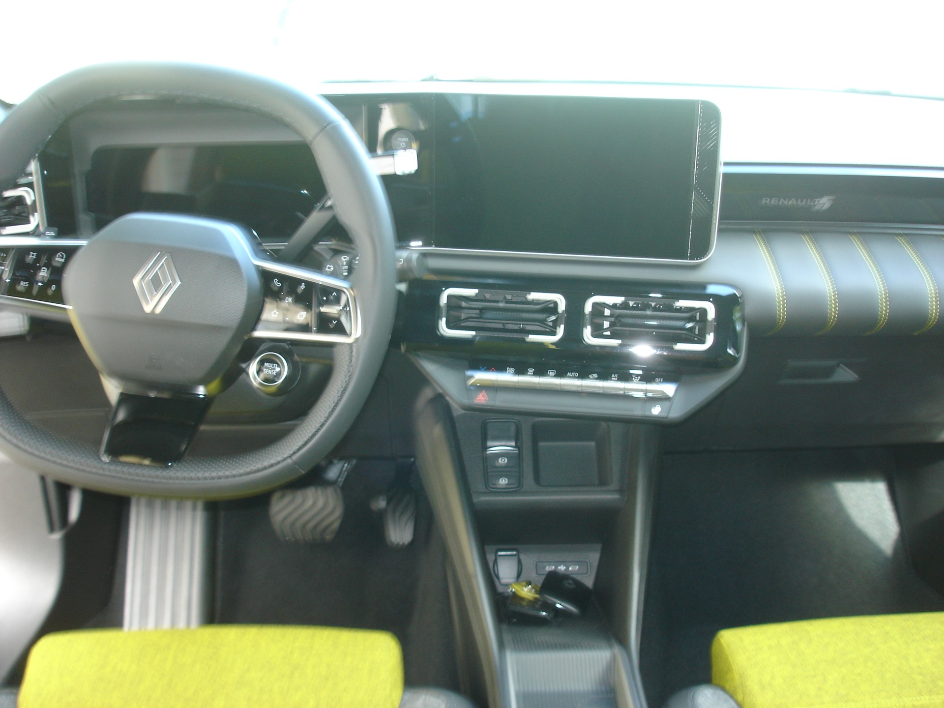 RENAULT R5 E-Tech Comfort Range 52 kWh Iconic Five-image-11
