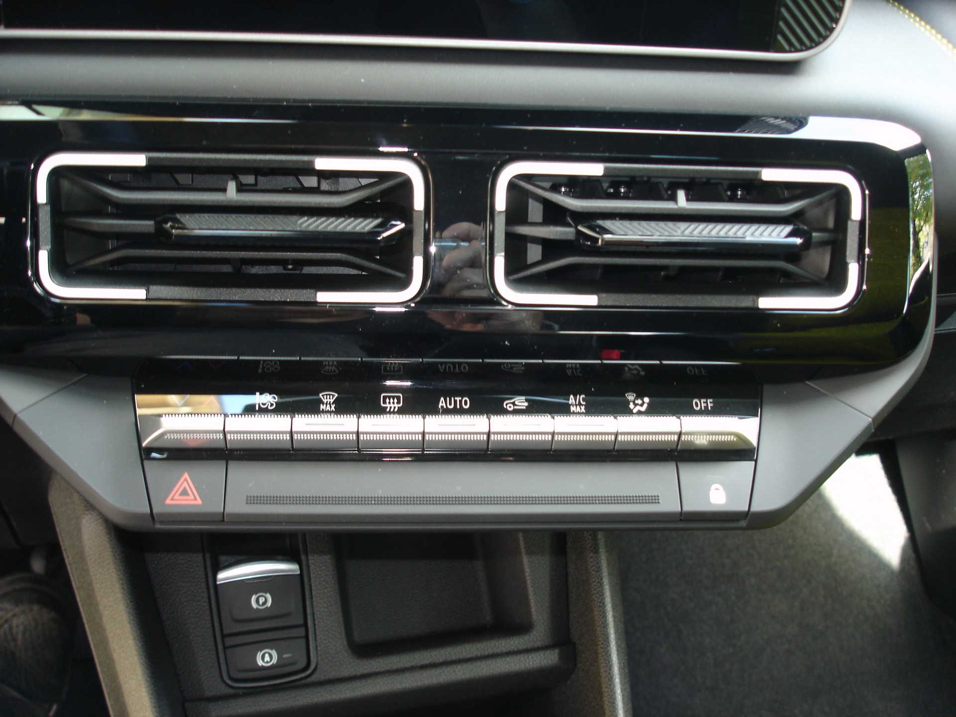 RENAULT R5 E-Tech Comfort Range 52 kWh Iconic Five-image-15