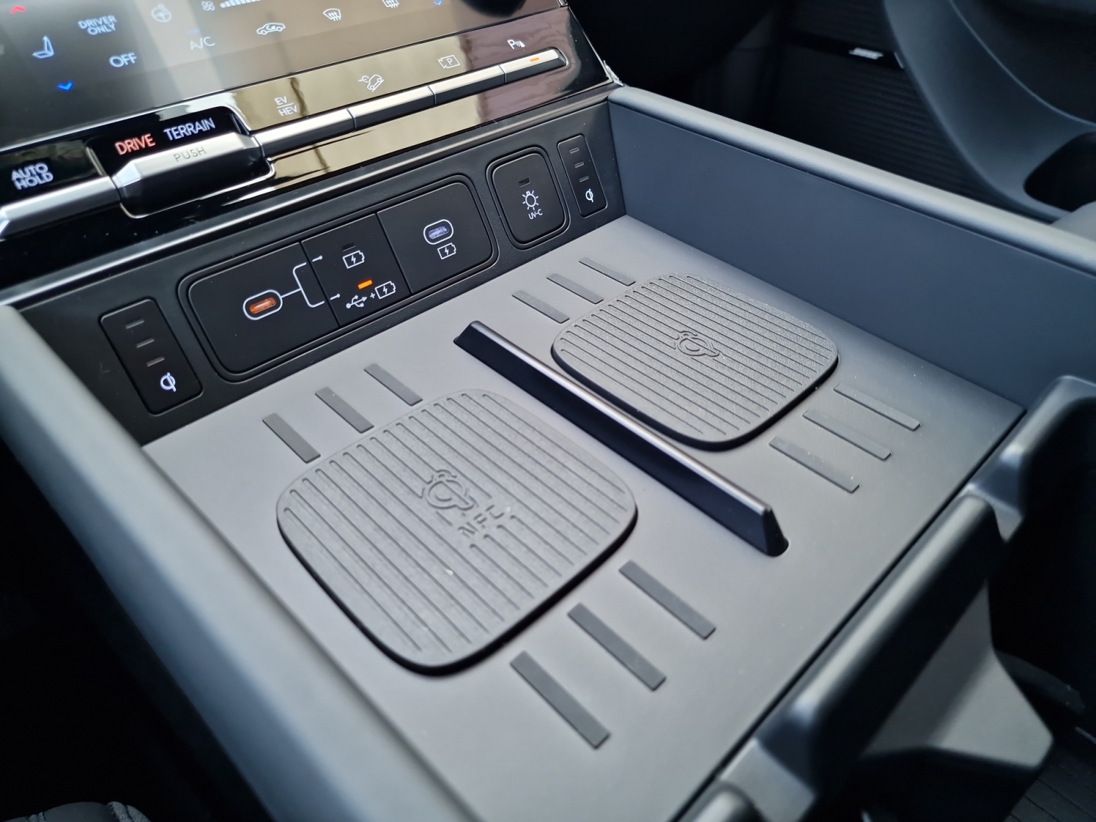 HYUNDAI Santa Fe 1.6 T-GDi HEV Calligraphy 4WD Automatic-image-23
