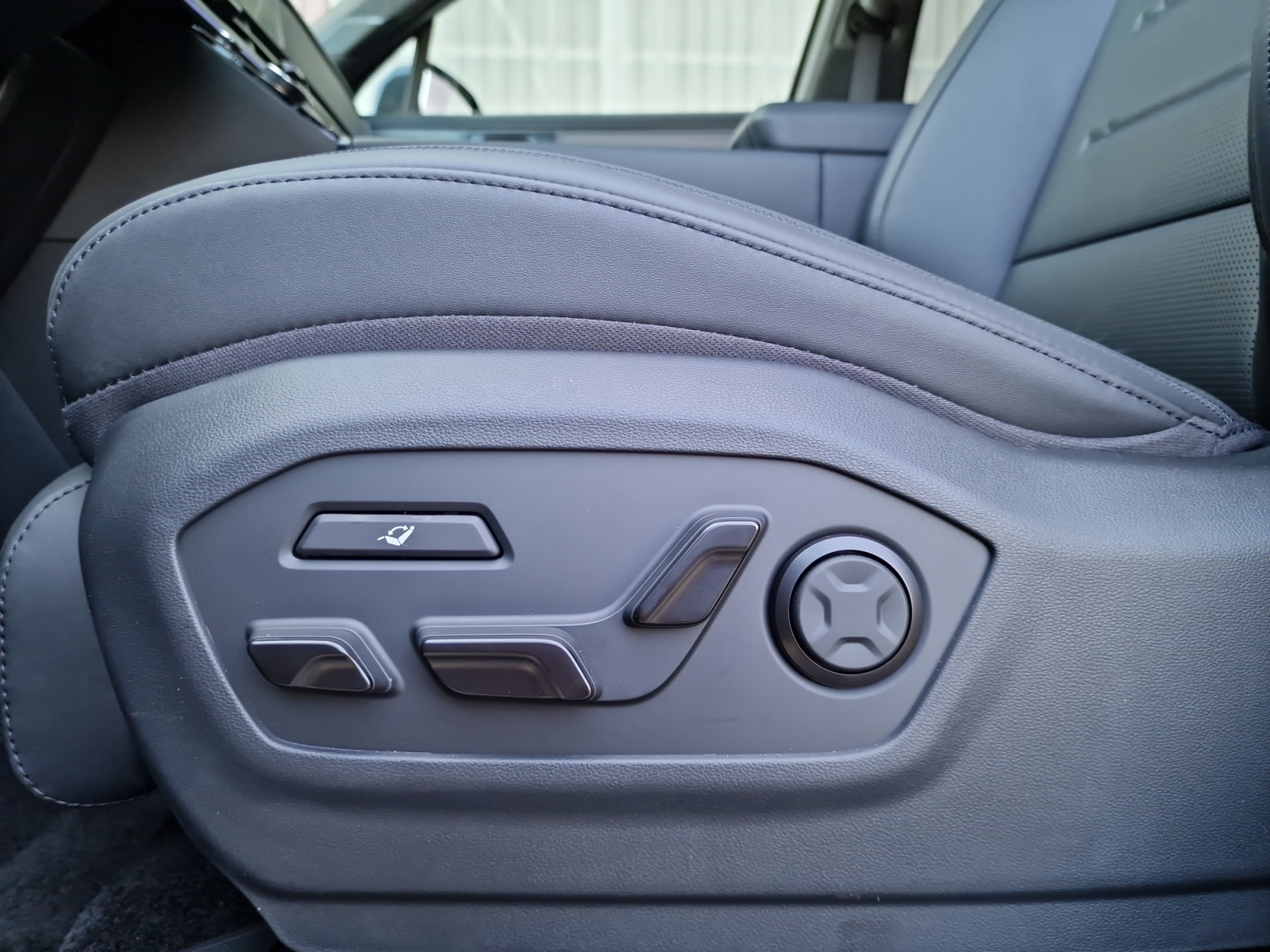 HYUNDAI Santa Fe 1.6 T-GDi HEV Calligraphy 4WD Automatic-image-11