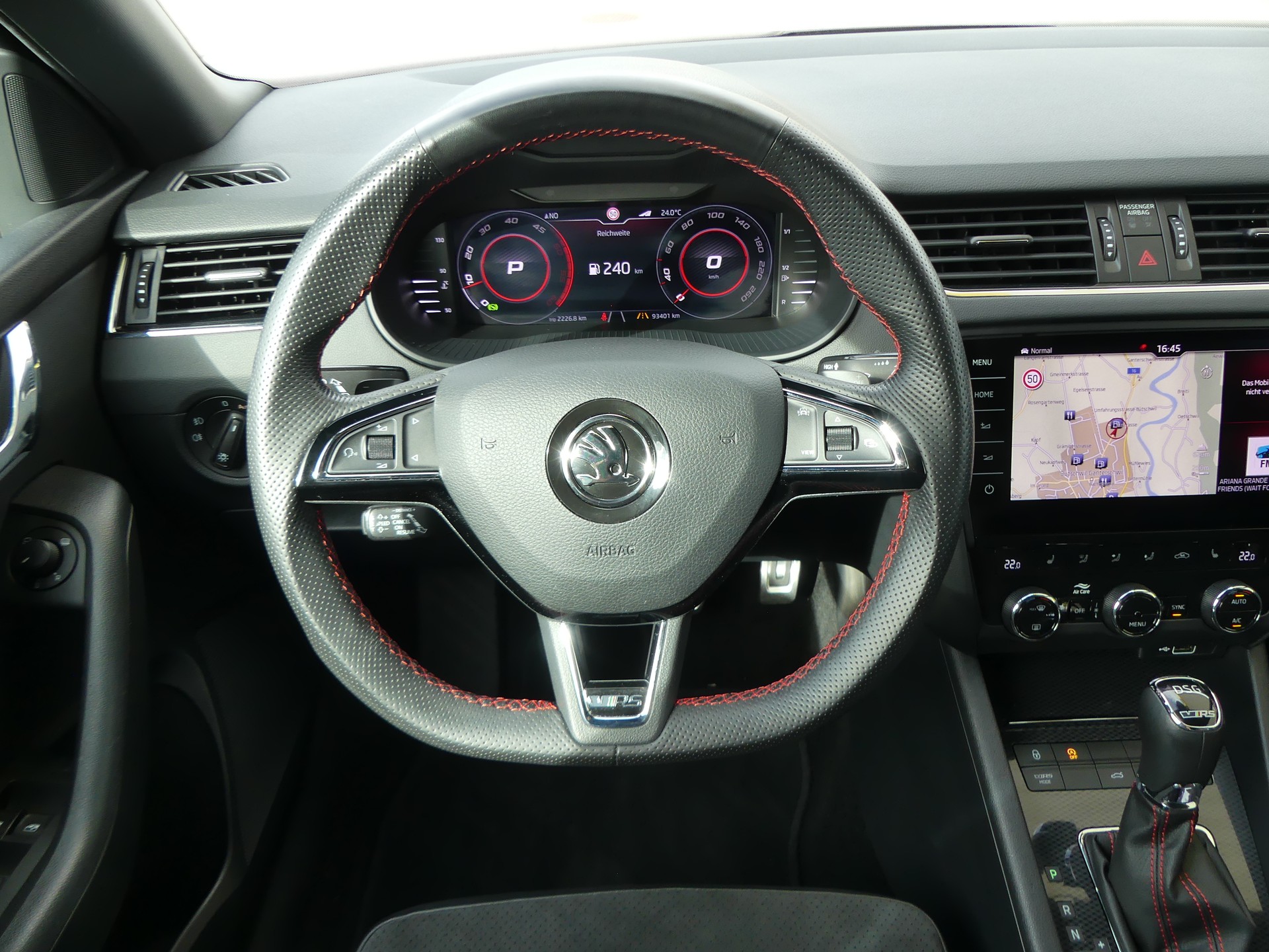 SKODA Octavia Combi 2.0 TDI RS Final Edition 4x4 DSG-image-15