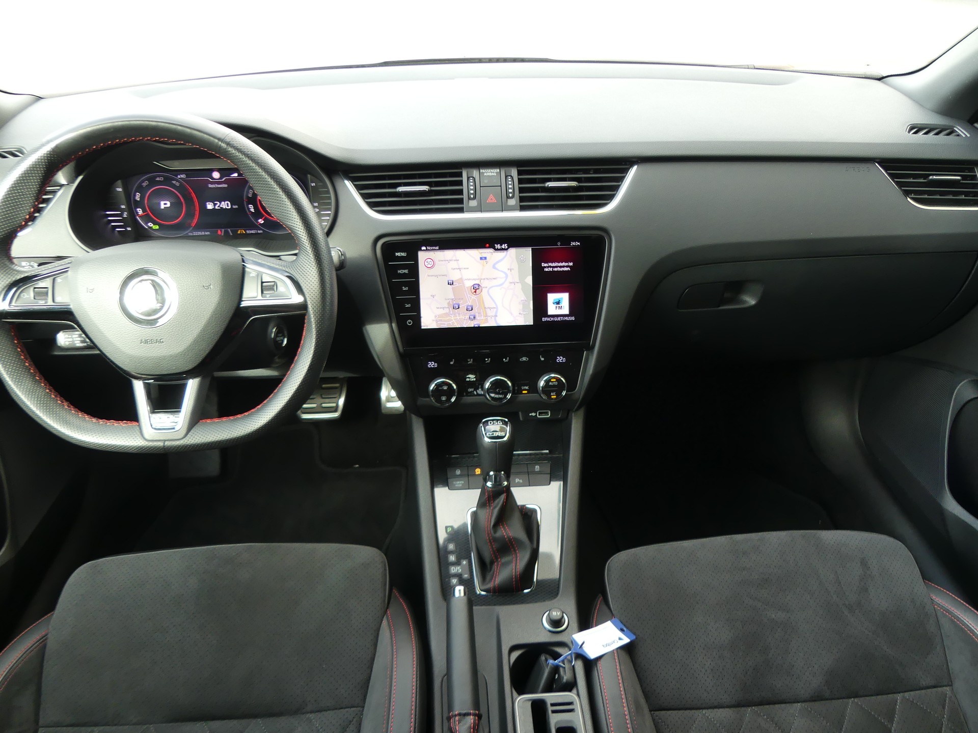 SKODA Octavia Combi 2.0 TDI RS Final Edition 4x4 DSG-image-13