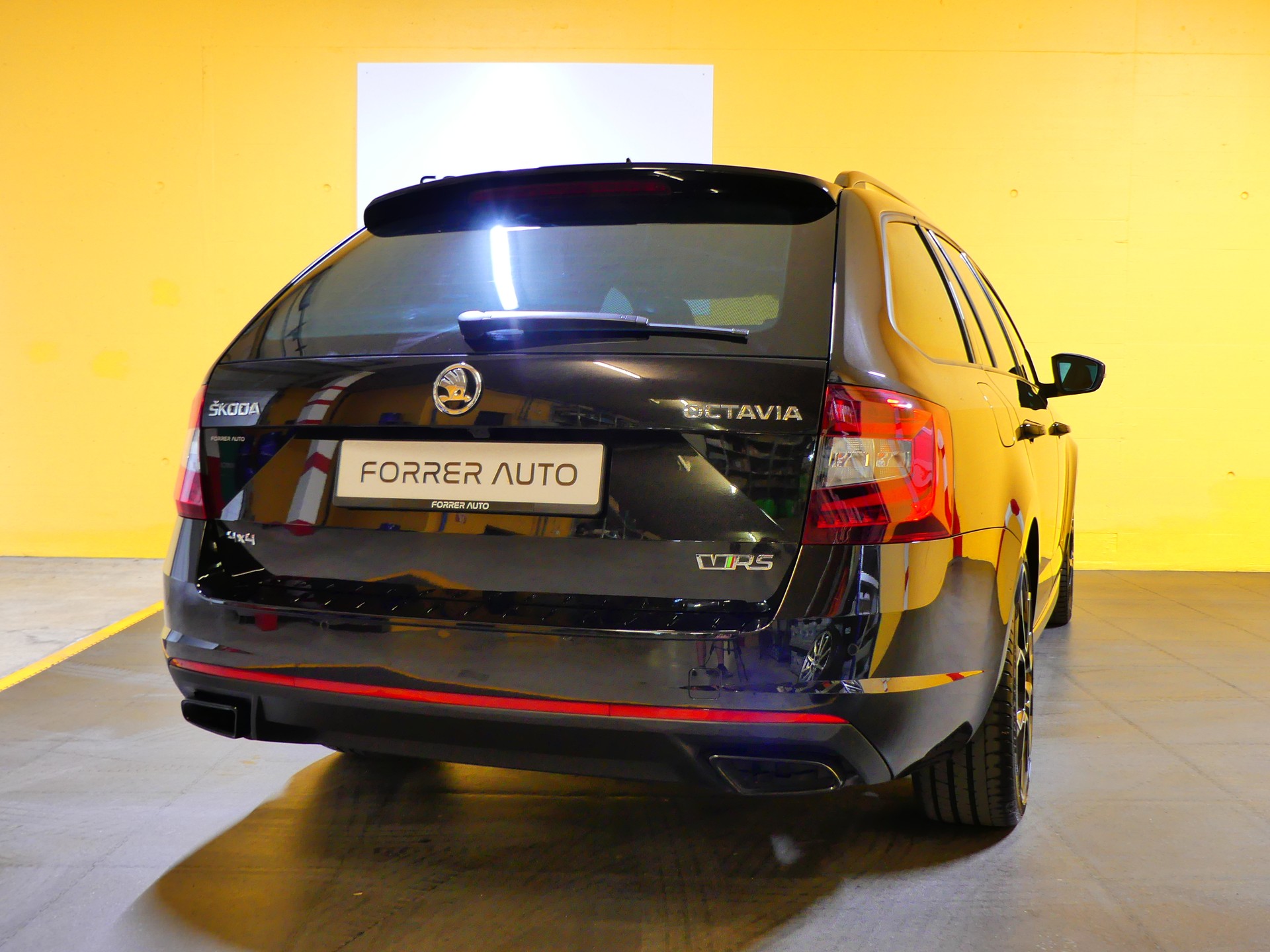 SKODA Octavia Combi 2.0 TDI RS Final Edition 4x4 DSG-image-6