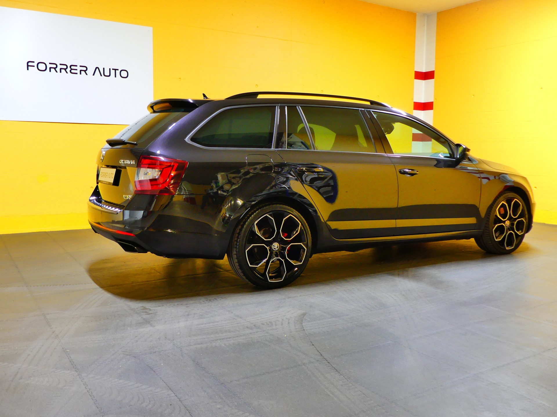 SKODA Octavia Combi 2.0 TDI RS Final Edition 4x4 DSG-image-4