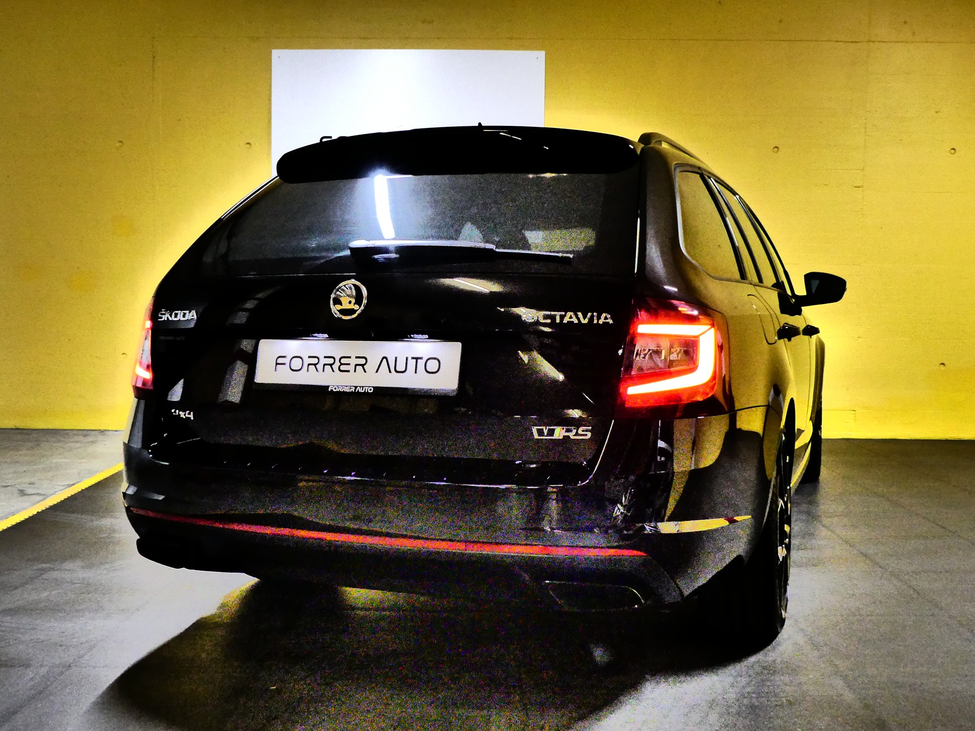 SKODA Octavia Combi 2.0 TDI RS Final Edition 4x4 DSG-image-7