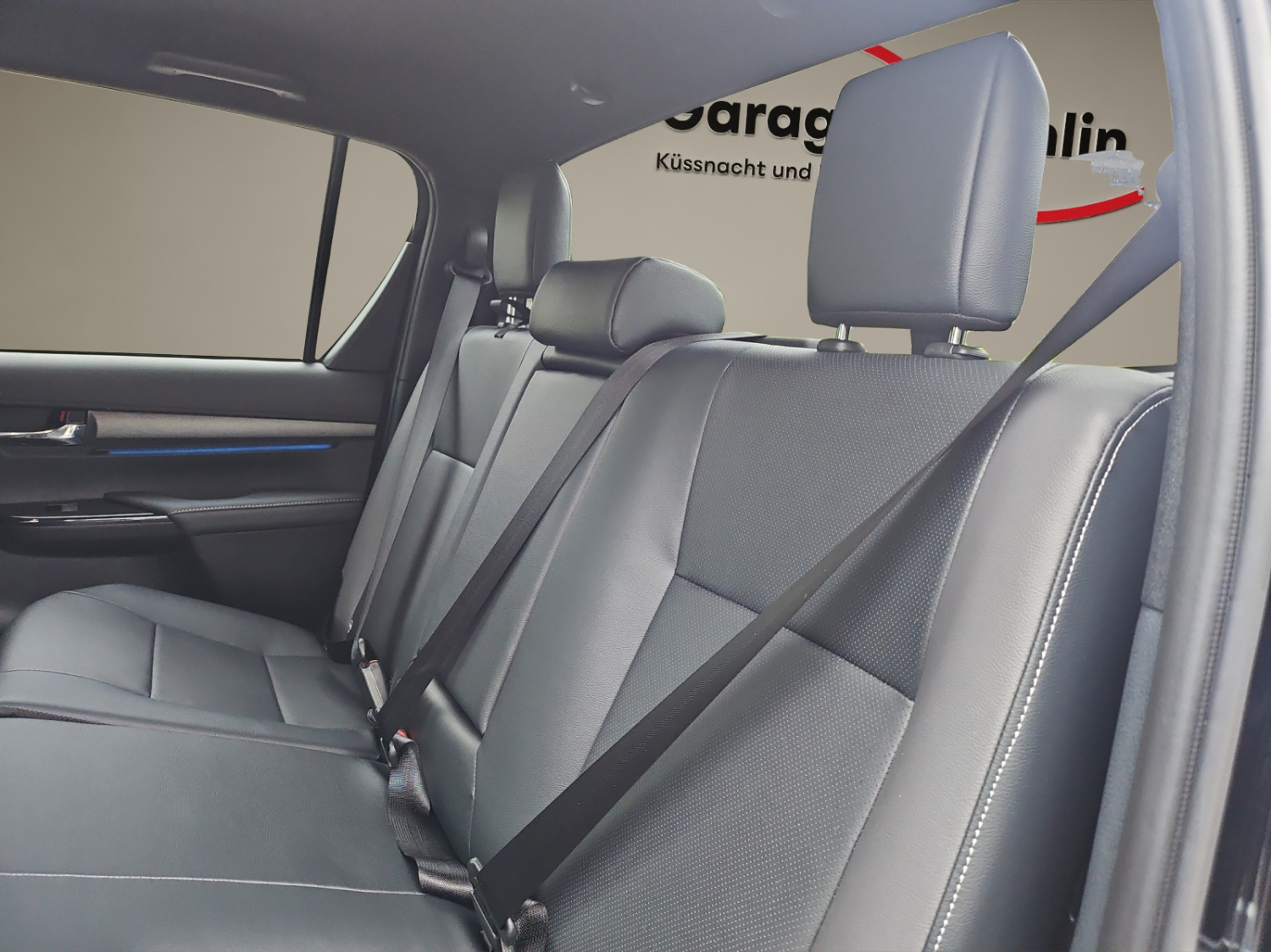 TOYOTA Hilux Double Cab.-Pick-up 2.8 D-4D 204 Invincible MHEV-image-12