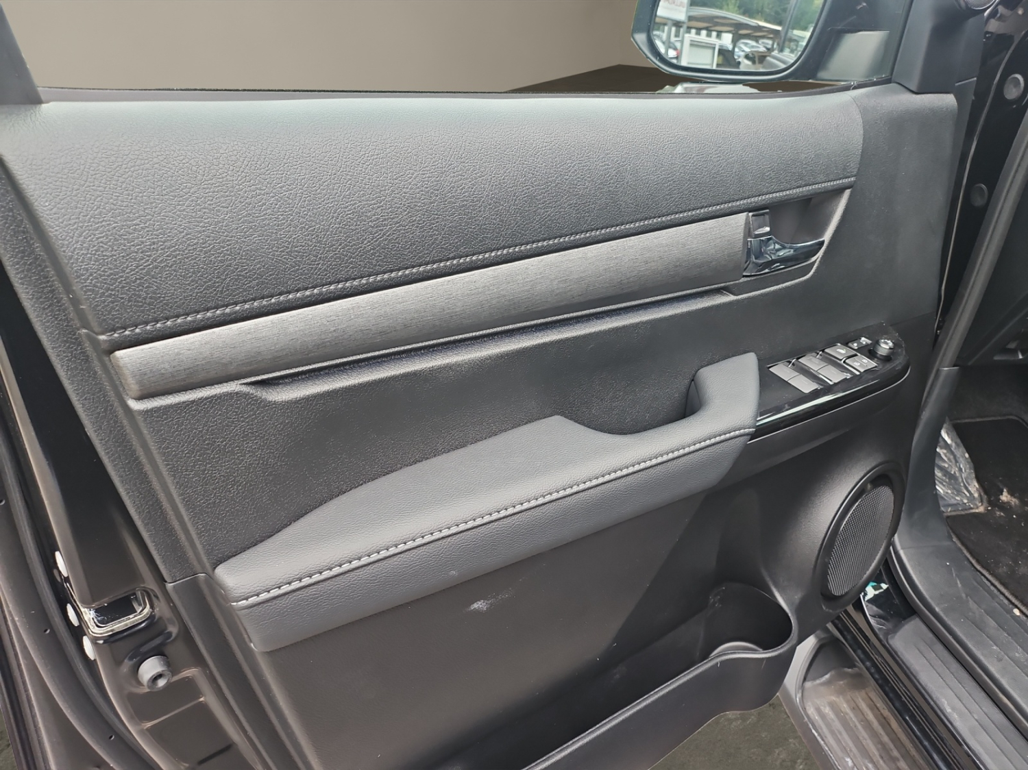 TOYOTA Hilux Double Cab.-Pick-up 2.8 D-4D 204 Invincible MHEV-image-8