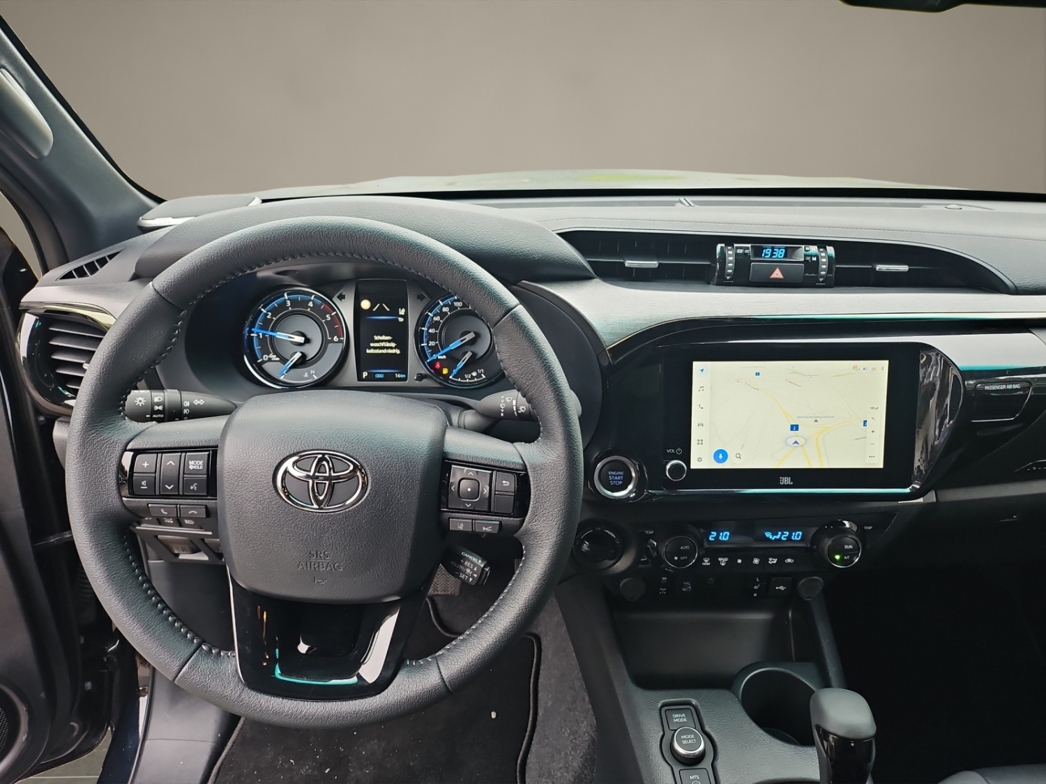TOYOTA Hilux Double Cab.-Pick-up 2.8 D-4D 204 Invincible MHEV-image-9