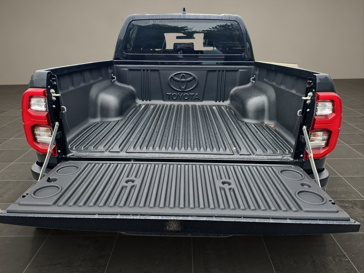 TOYOTA Hilux Double Cab.-Pick-up 2.8 D-4D 204 Invincible MHEV-image-14