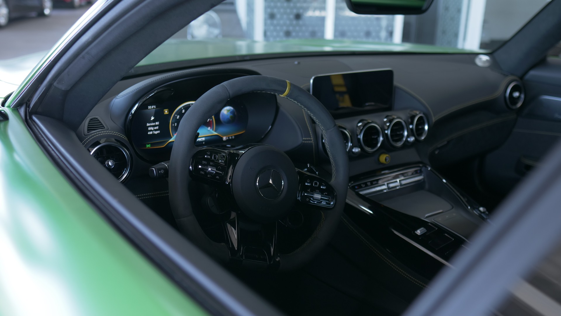 MERCEDES-BENZ AMG GT R Speedshift DCT-image-18
