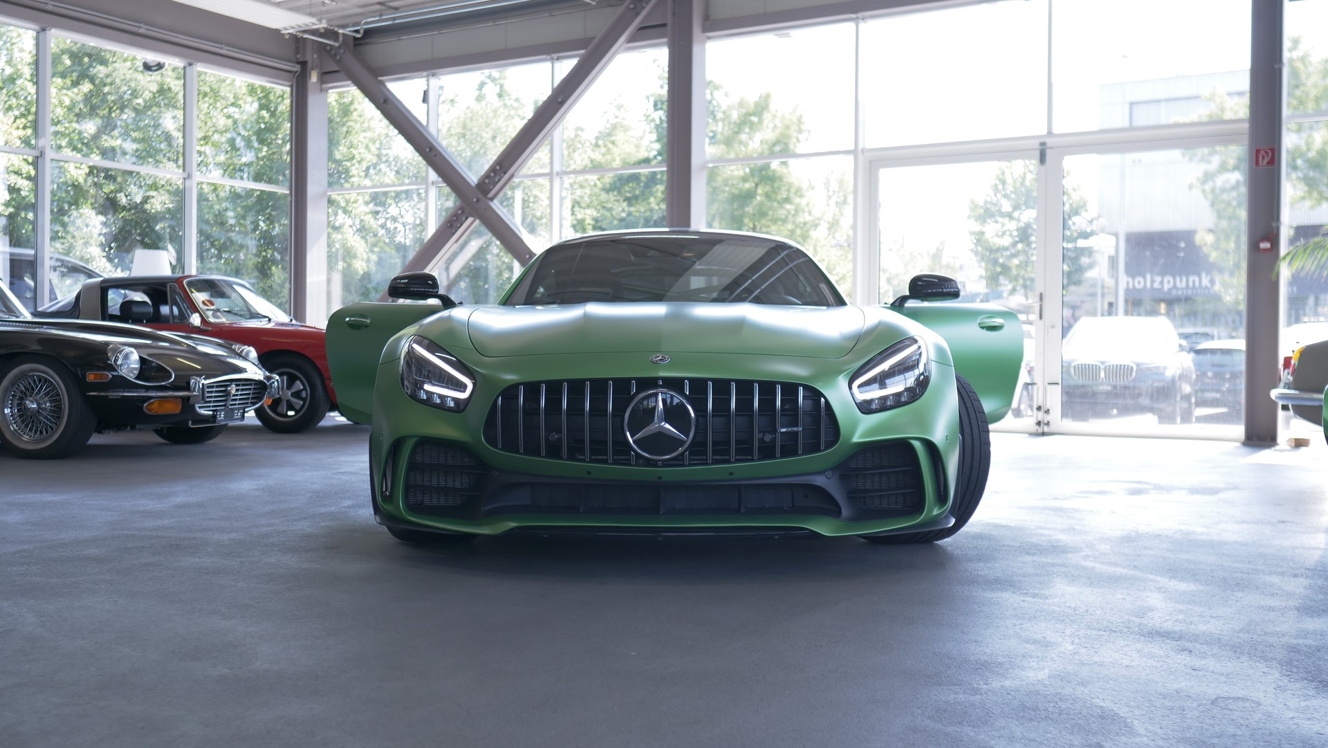 MERCEDES-BENZ AMG GT R Speedshift DCT-image-2