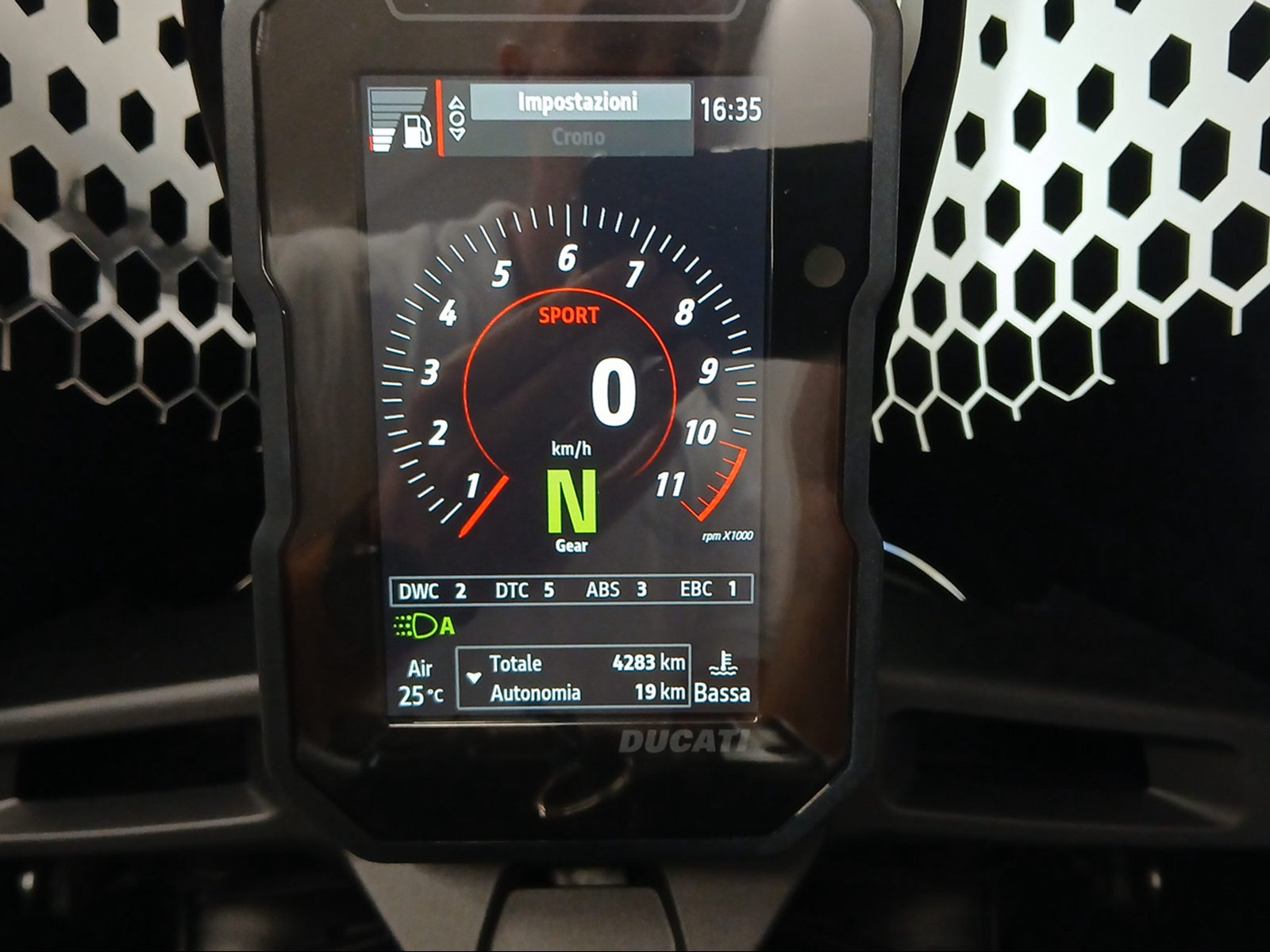 DUCATI Desert X Rally-showroom-element-2