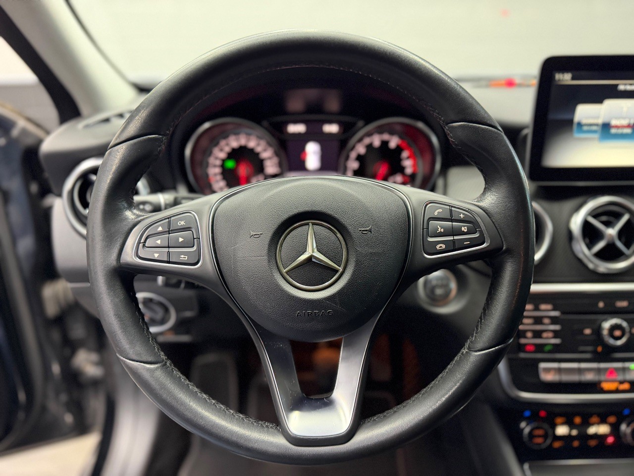 MERCEDES-BENZ GLA 200 | Ab MFK | Anhängerkupplung | Leder | Tempomat | Rückfahrkamera-image-14